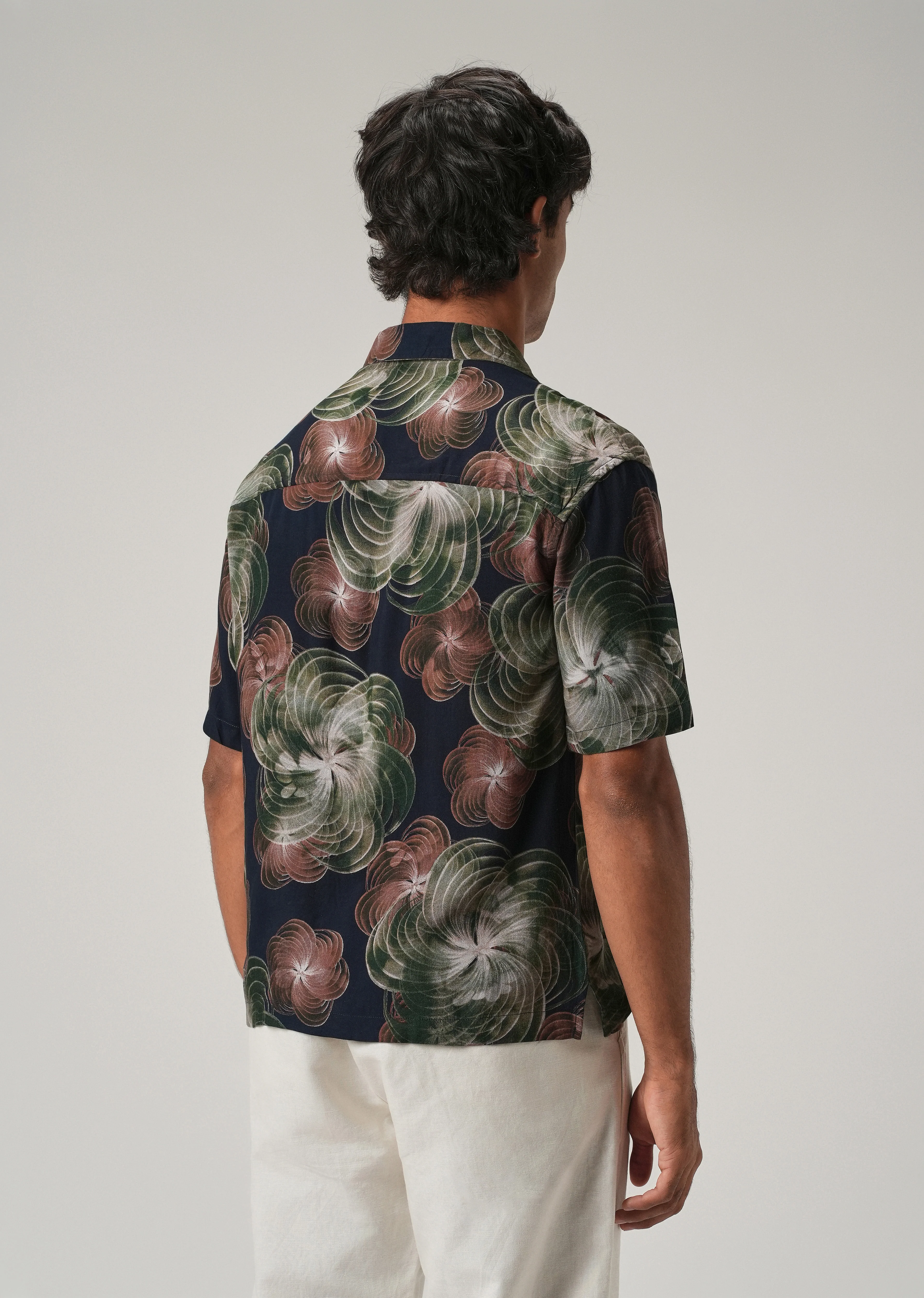 Abstract Floral Oversized Feather Shirt - Image 2
