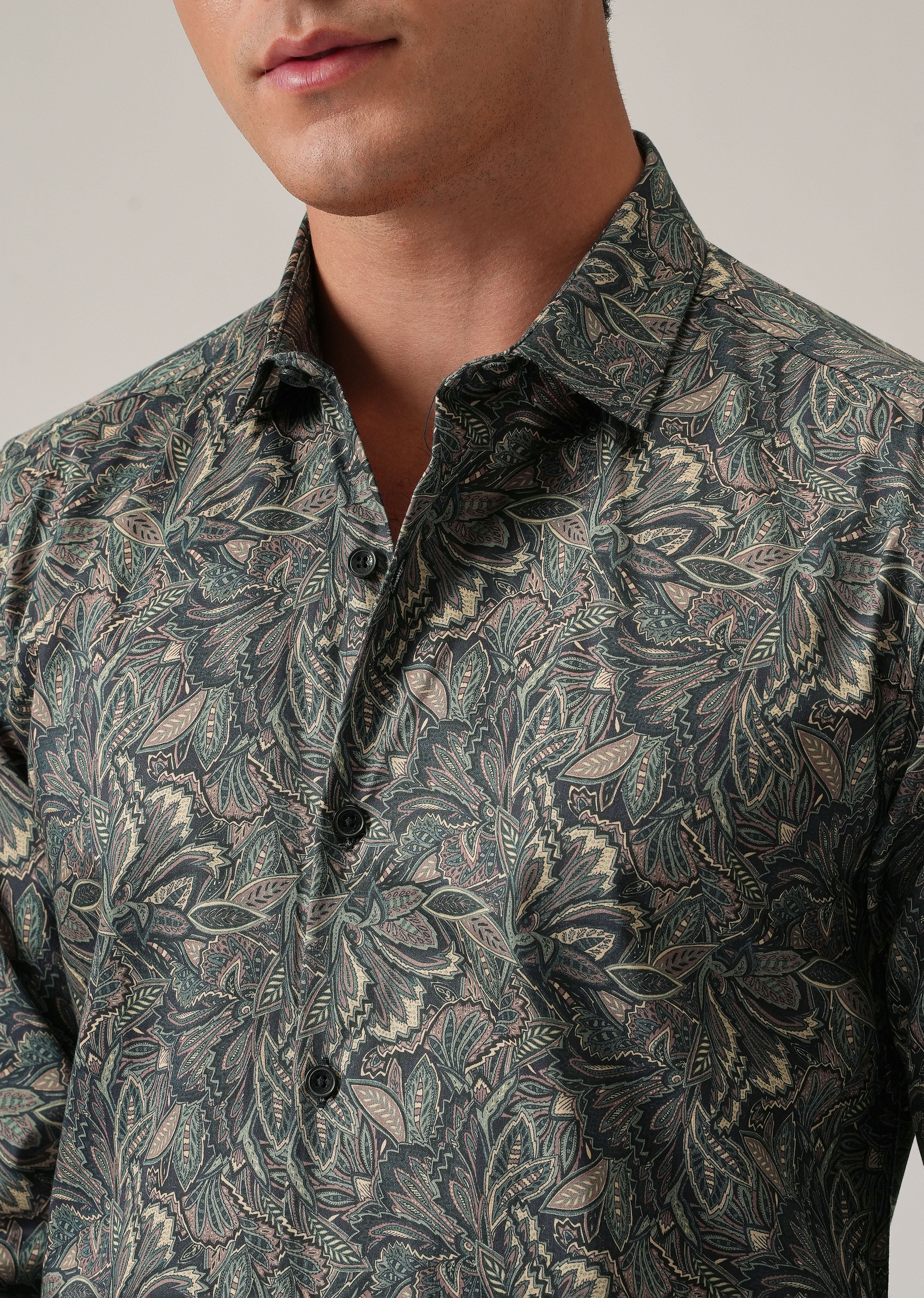 Abstract Leaf Print Shirt - Image 5