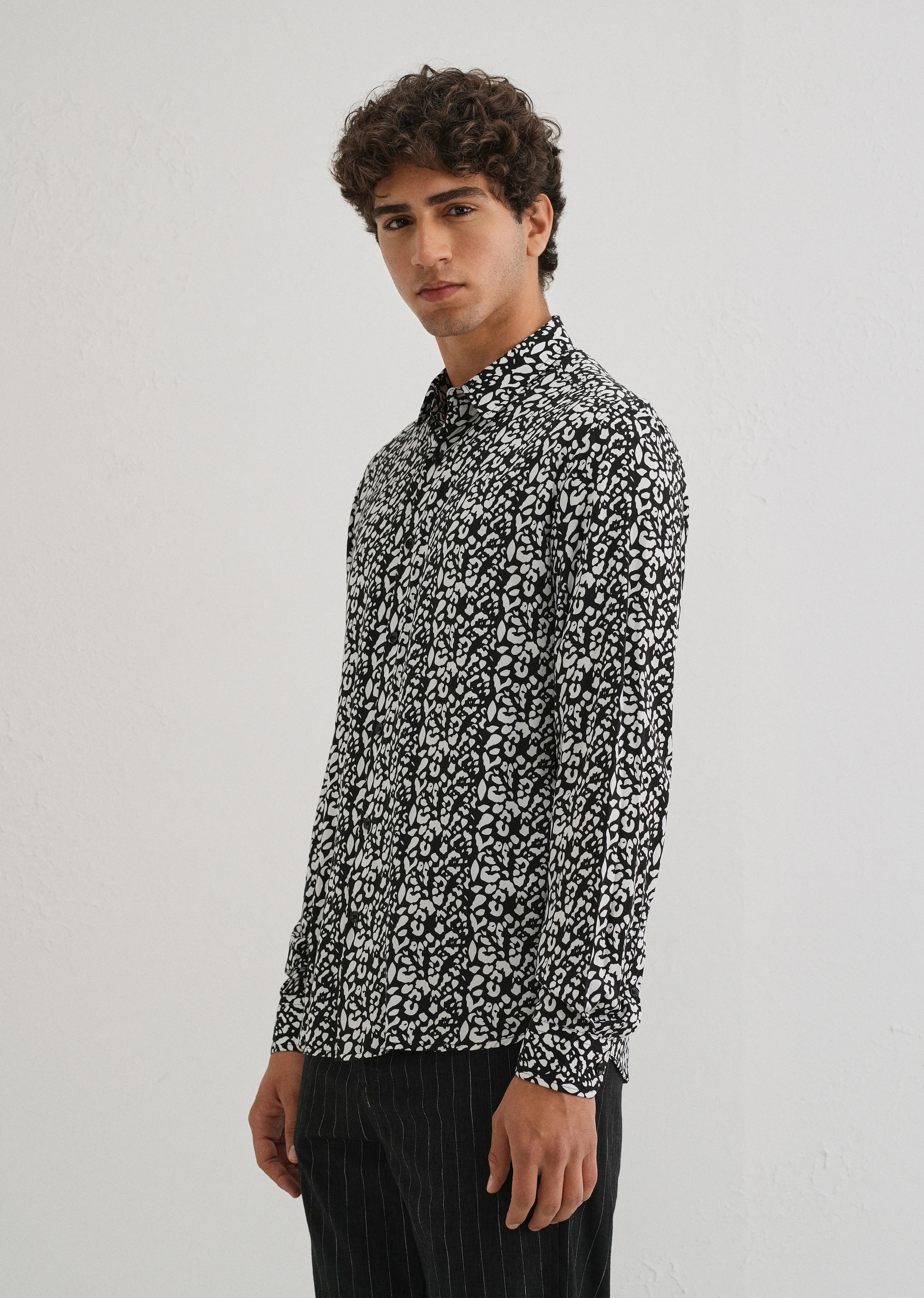 Achromatic Rosette Print Full sleeve shirt - Image 4