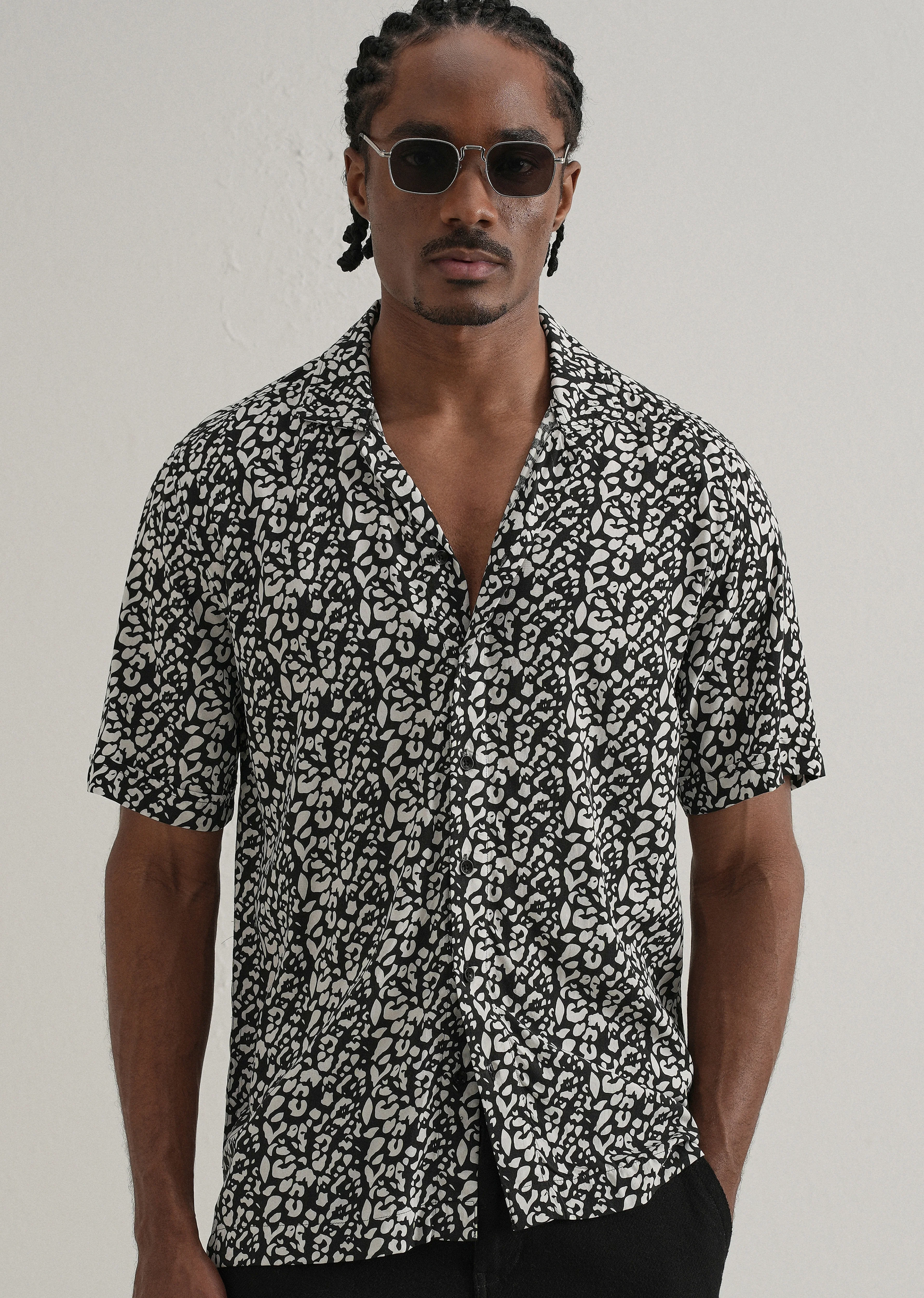 Achromatic Rosette Print Half Sleeve Shirt - Image 7