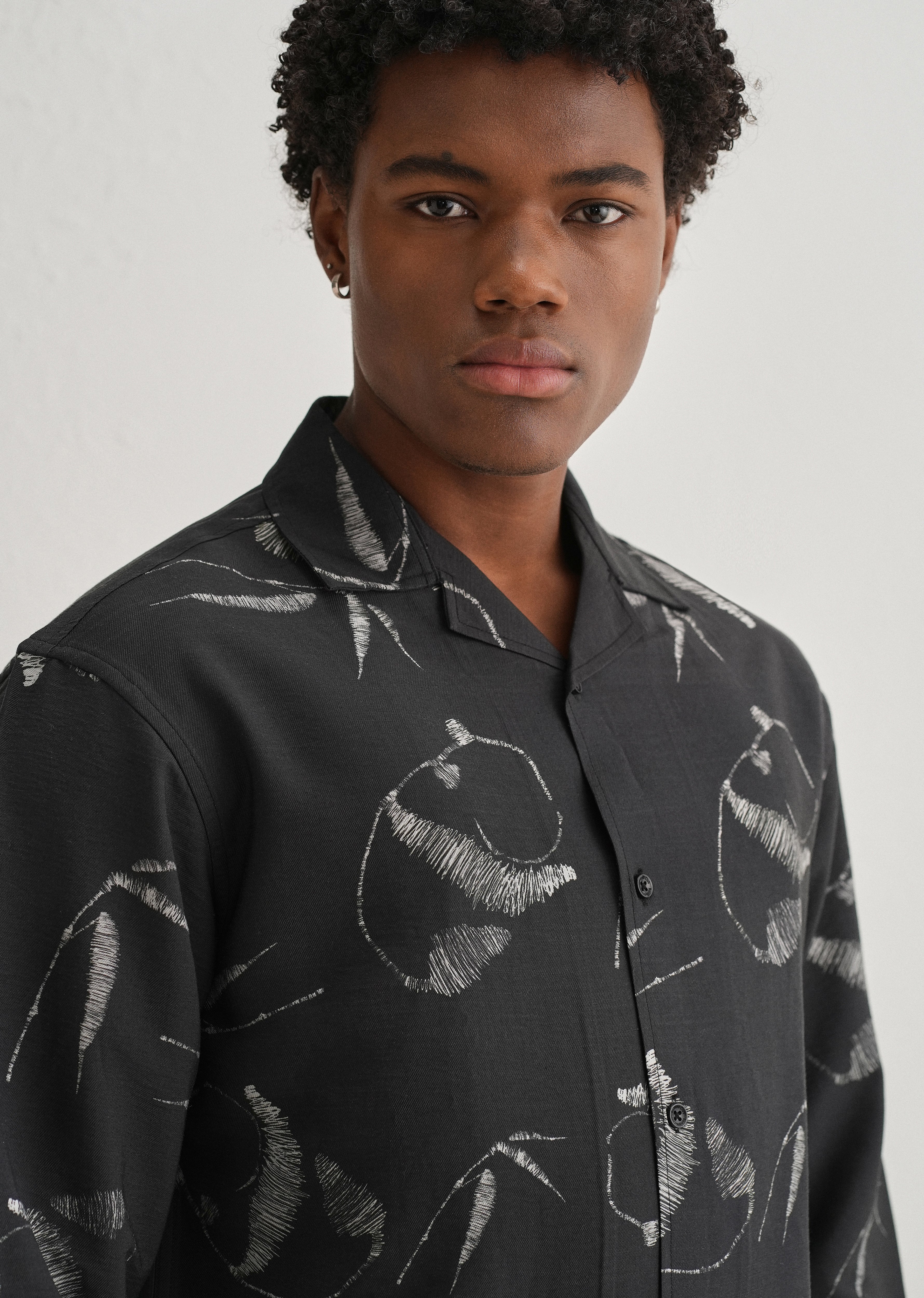Black Artistic Printed Shirt - Image 5