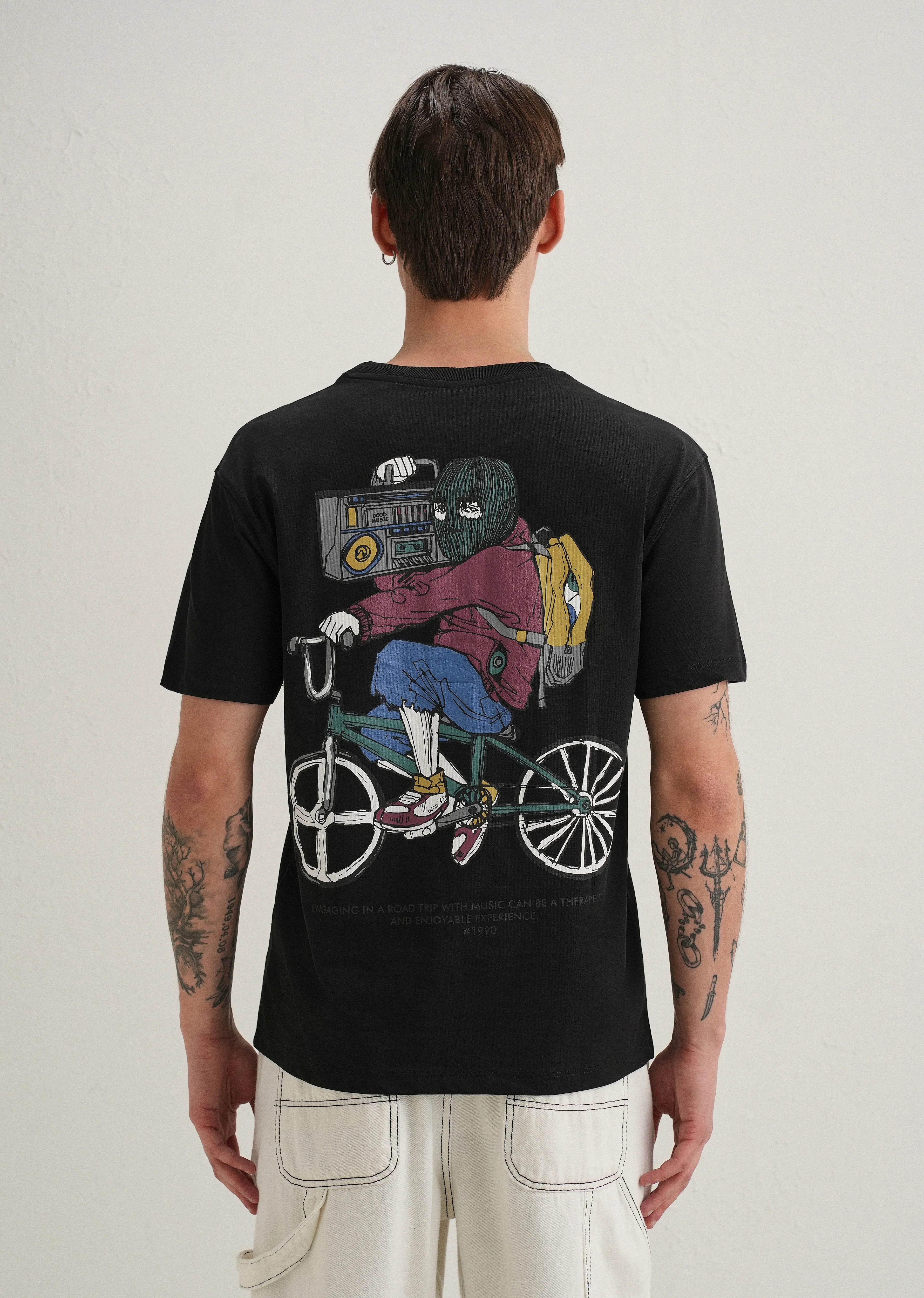 Black Back Graphic Print T-Shirt - Image 5