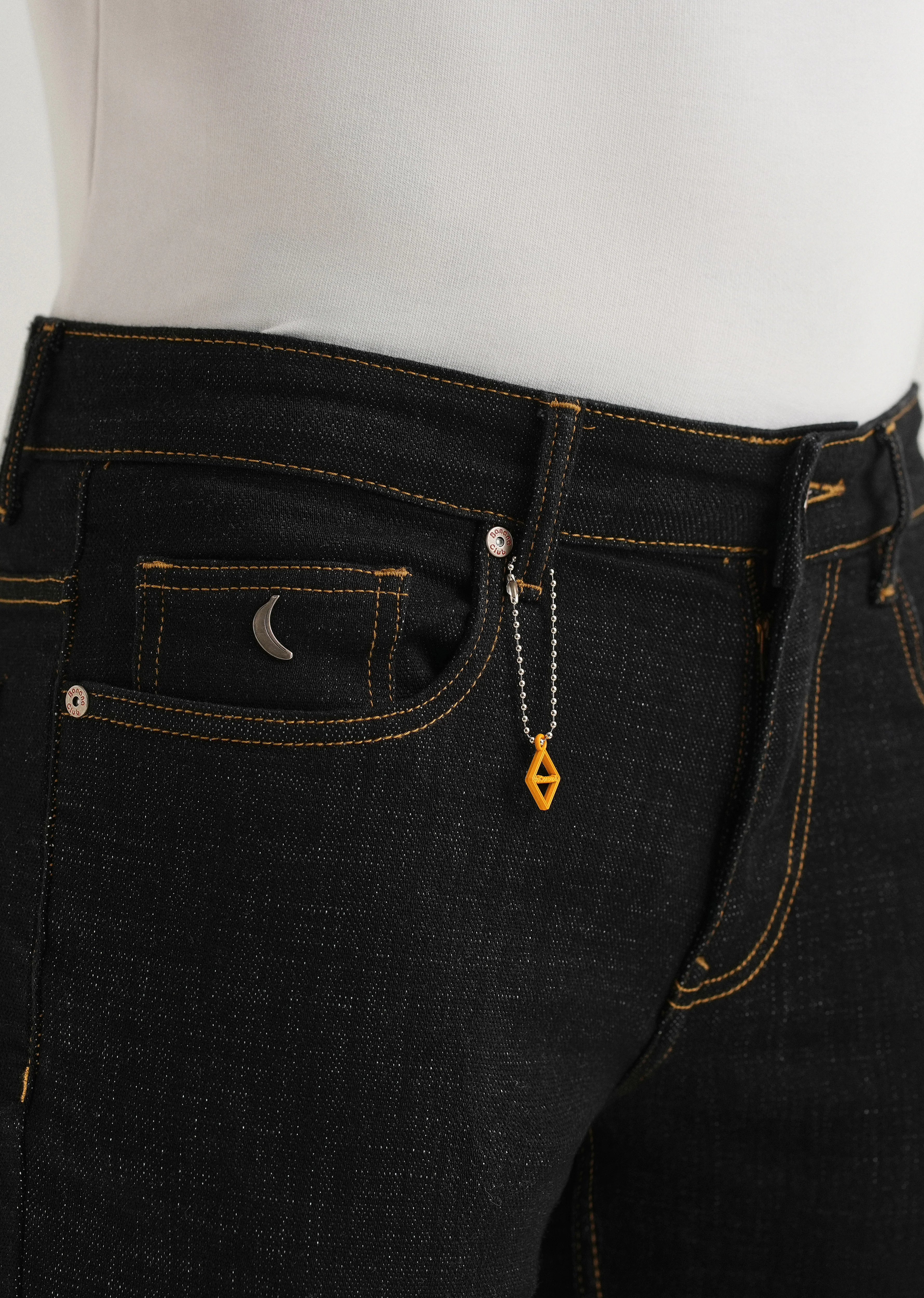 Black Mid Rise Carrot Fit Jeans - Image 2