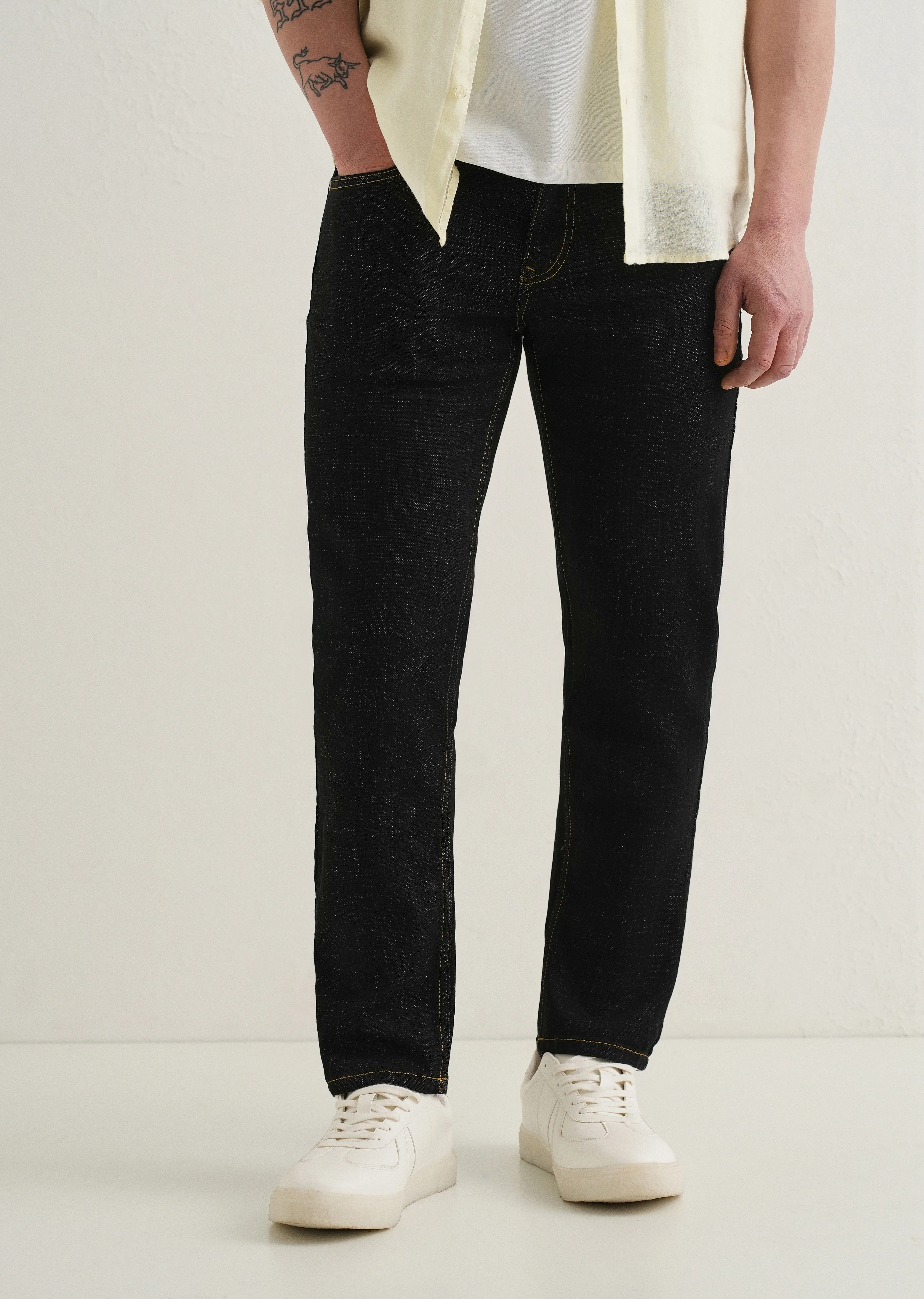 Black Mid Rise Carrot Fit Jeans - Image 3