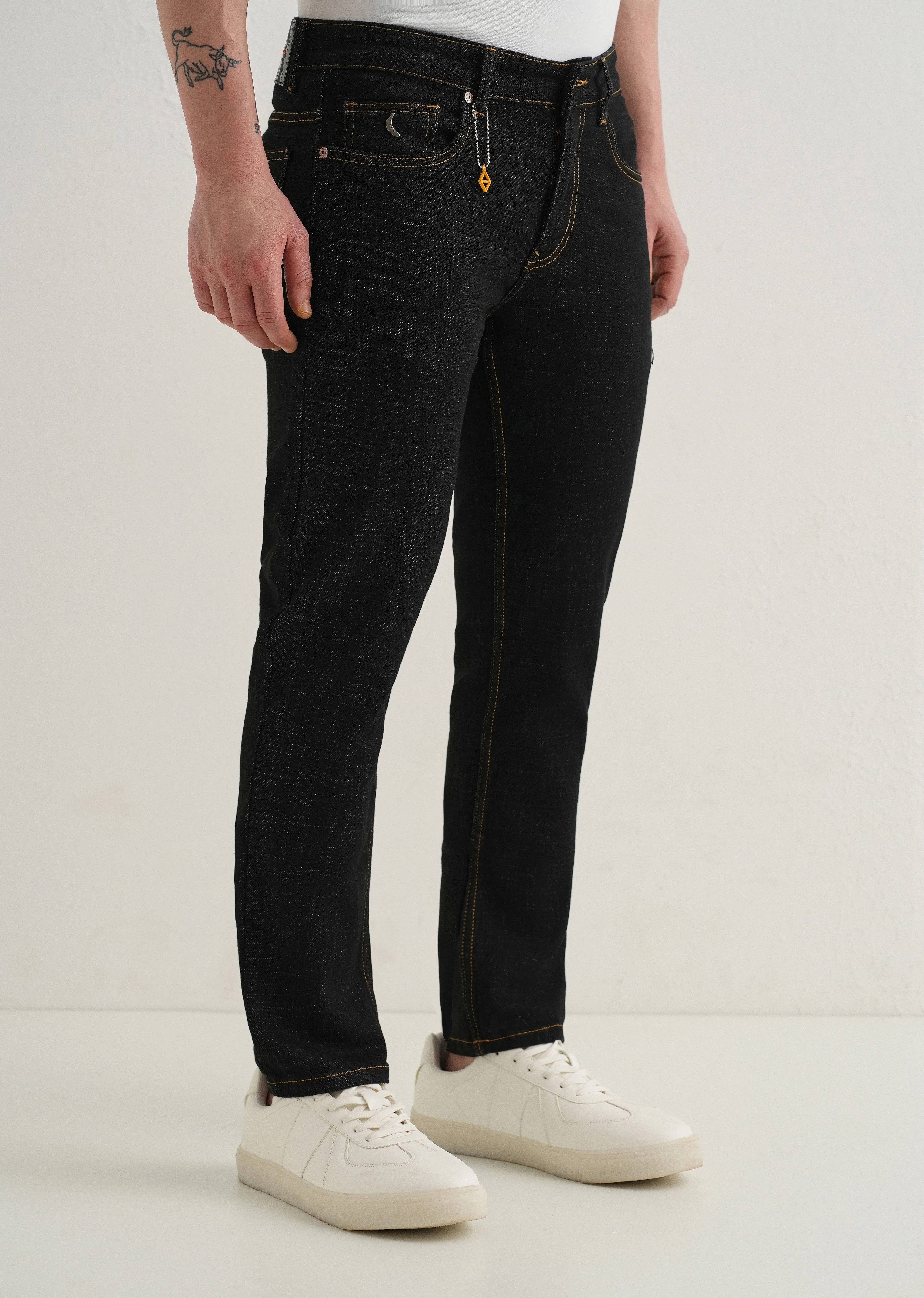 Black Mid Rise Carrot Fit Jeans - Image 6