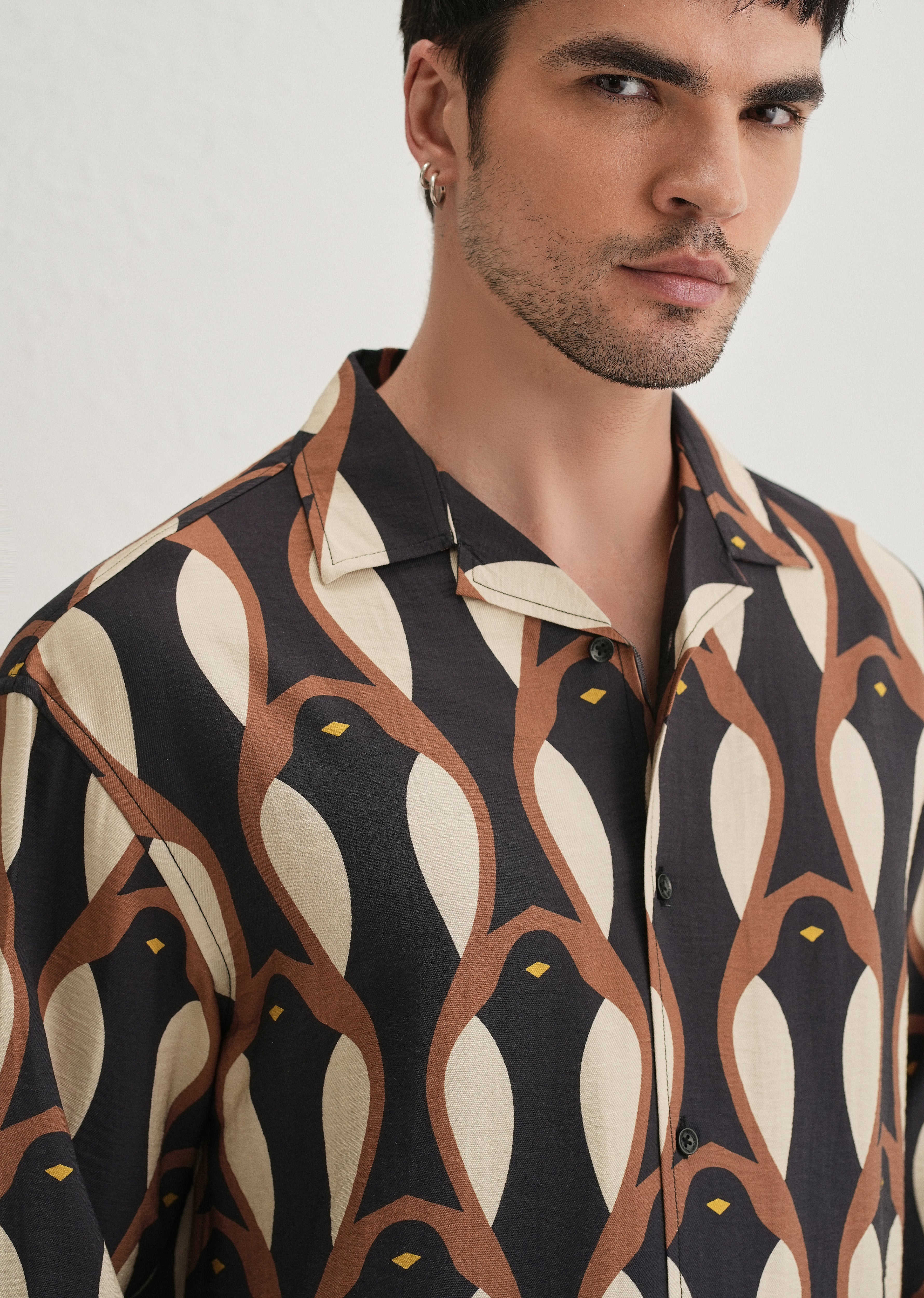 Black Modern Retro Printed Shirt - Image 5