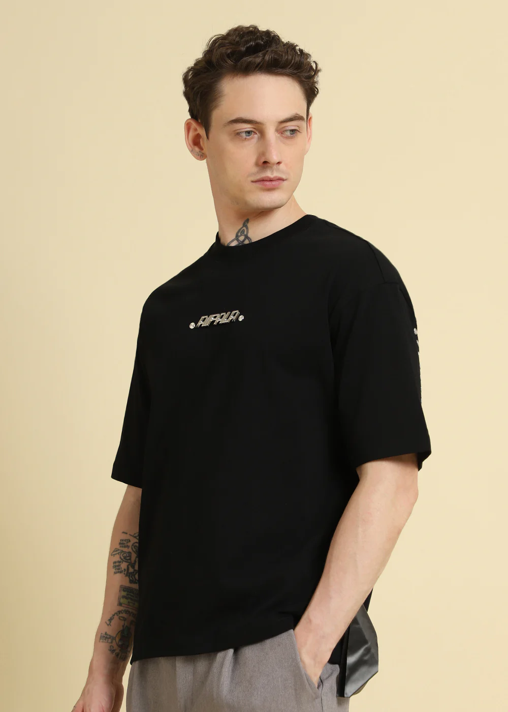 Black Plain Embellished Oversized T-Shirt - Image 3