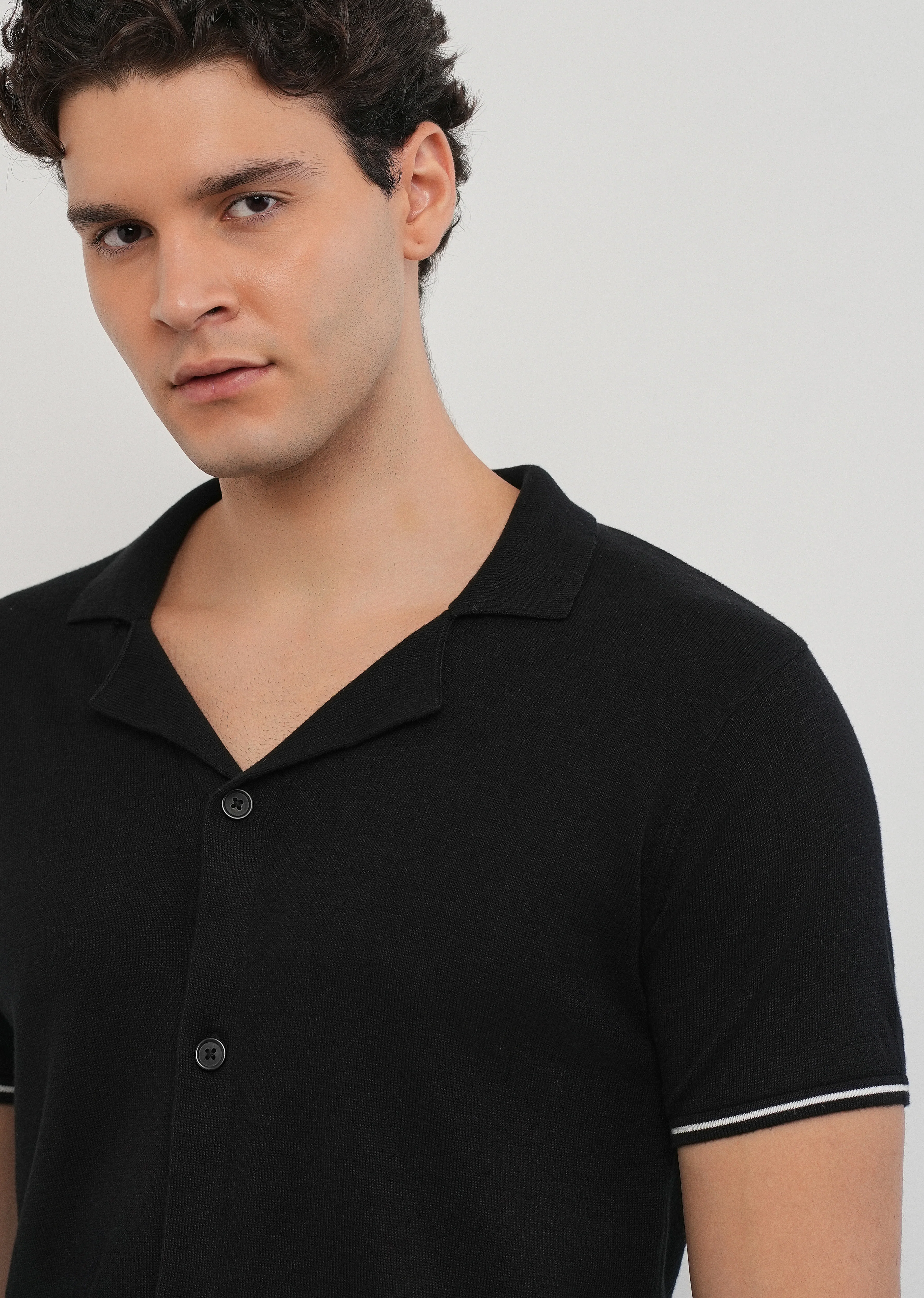Black Plain Knit Cuban Collar Shirt - Image 5