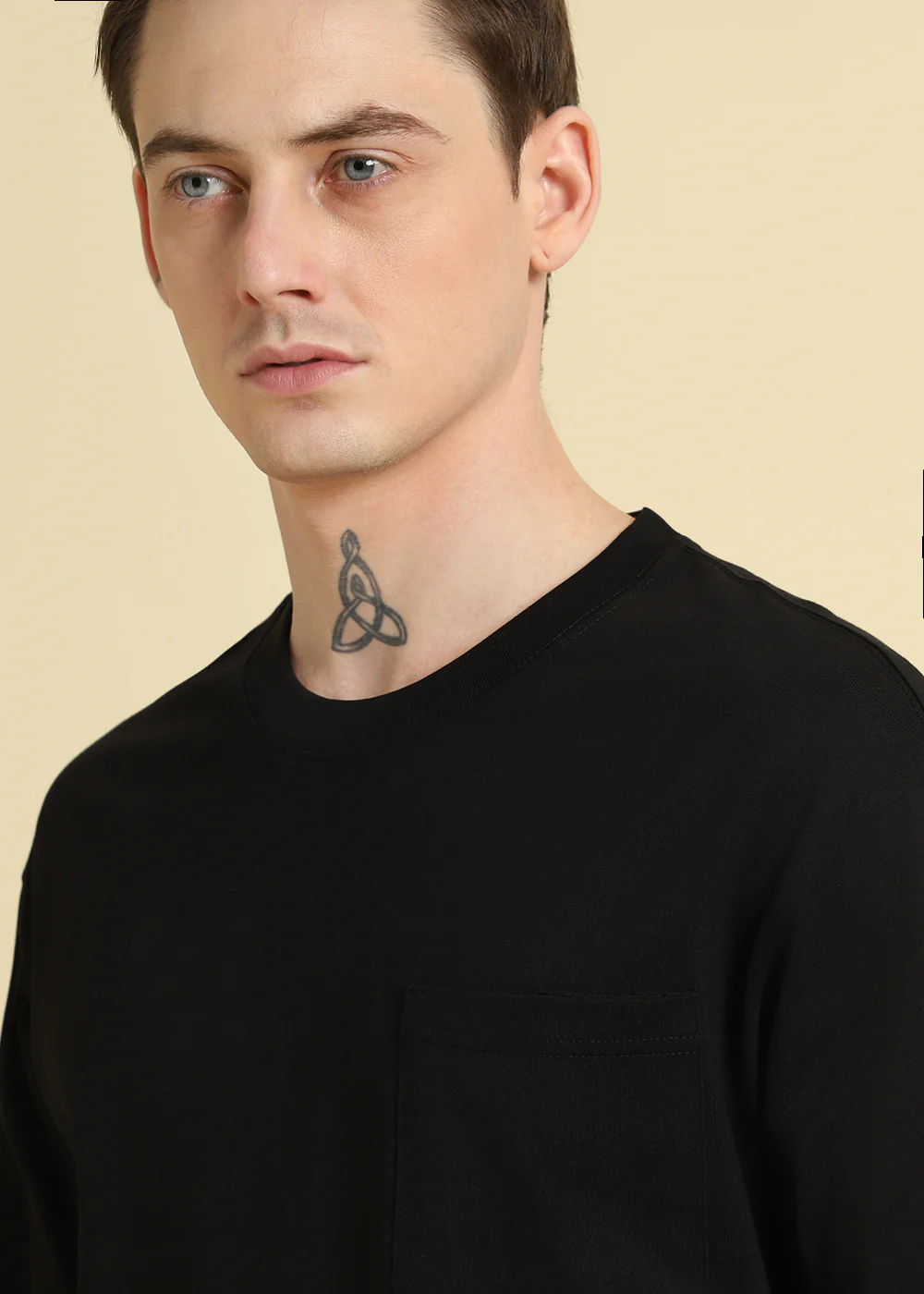 Black Plain Pocket Regular Fit T-shirt - Image 2