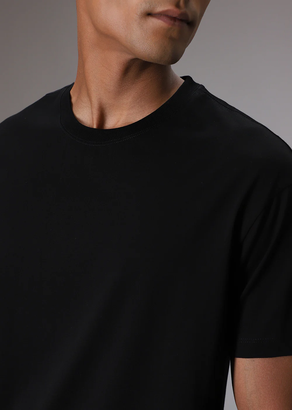 Black Plain Regular Fit T-shirt - Image 2
