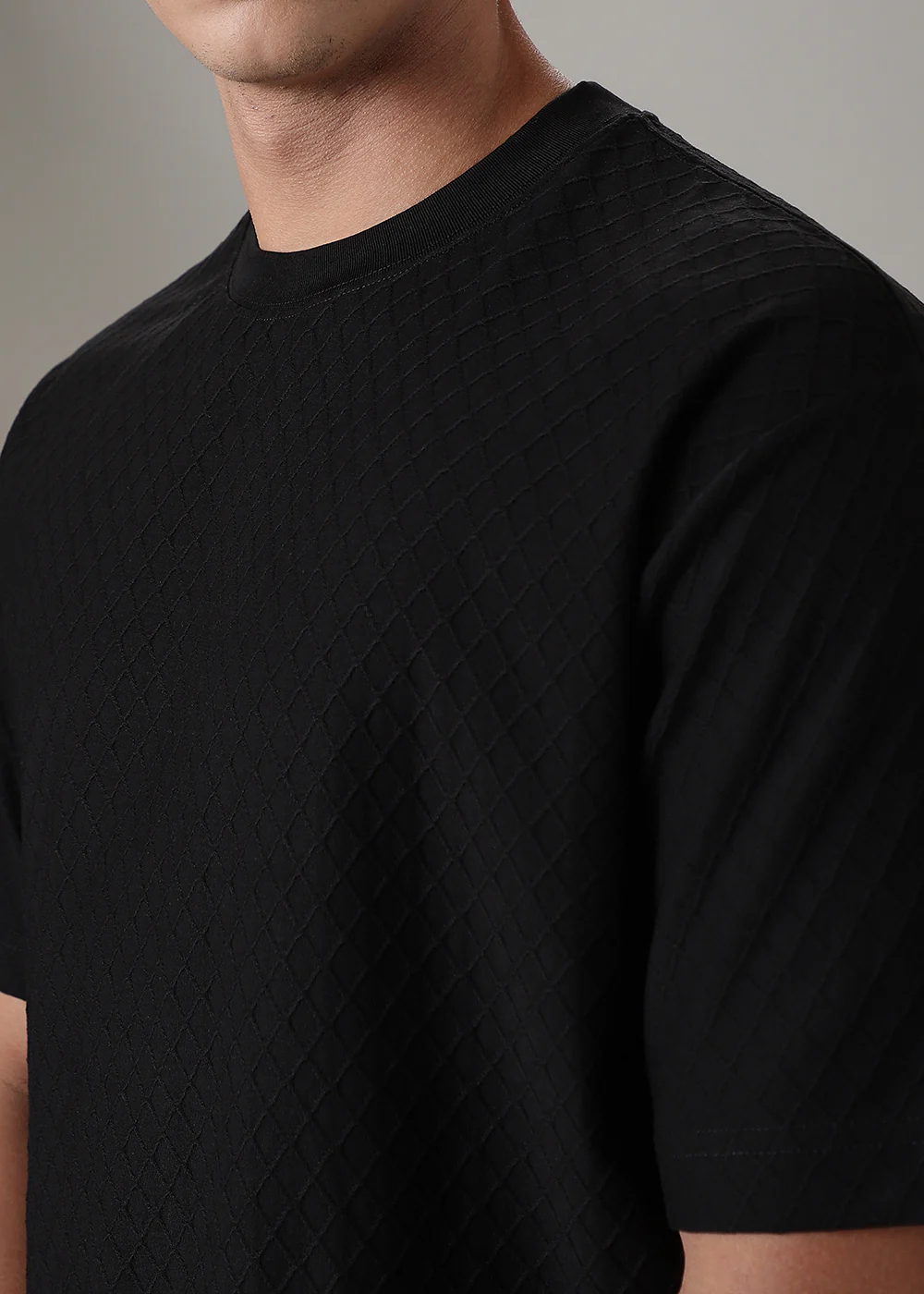 Black Plain Textured Regular Fit T-shirt - Image 2