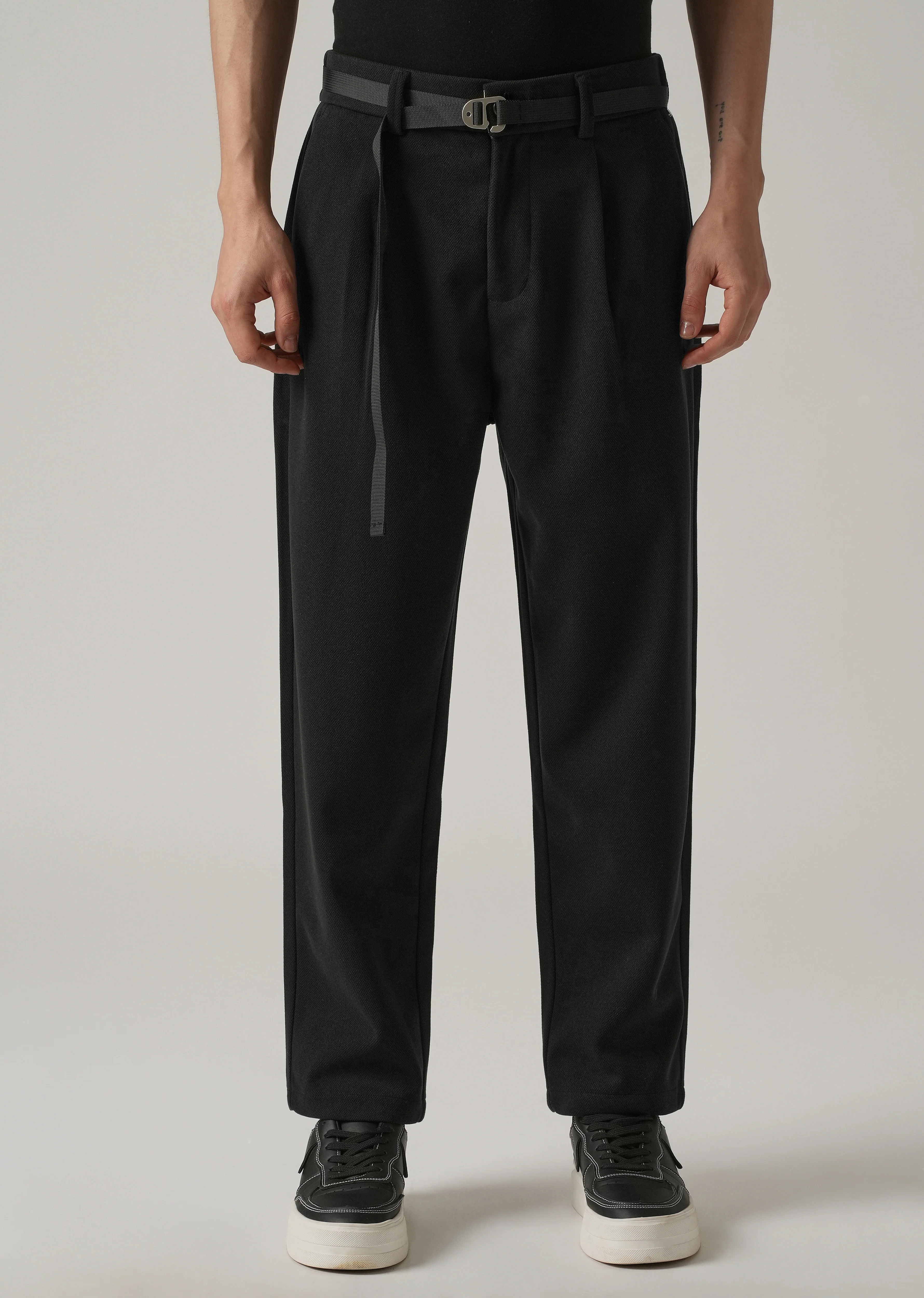 Black Relaxed Fit Textured Pleated Pant - Image 3