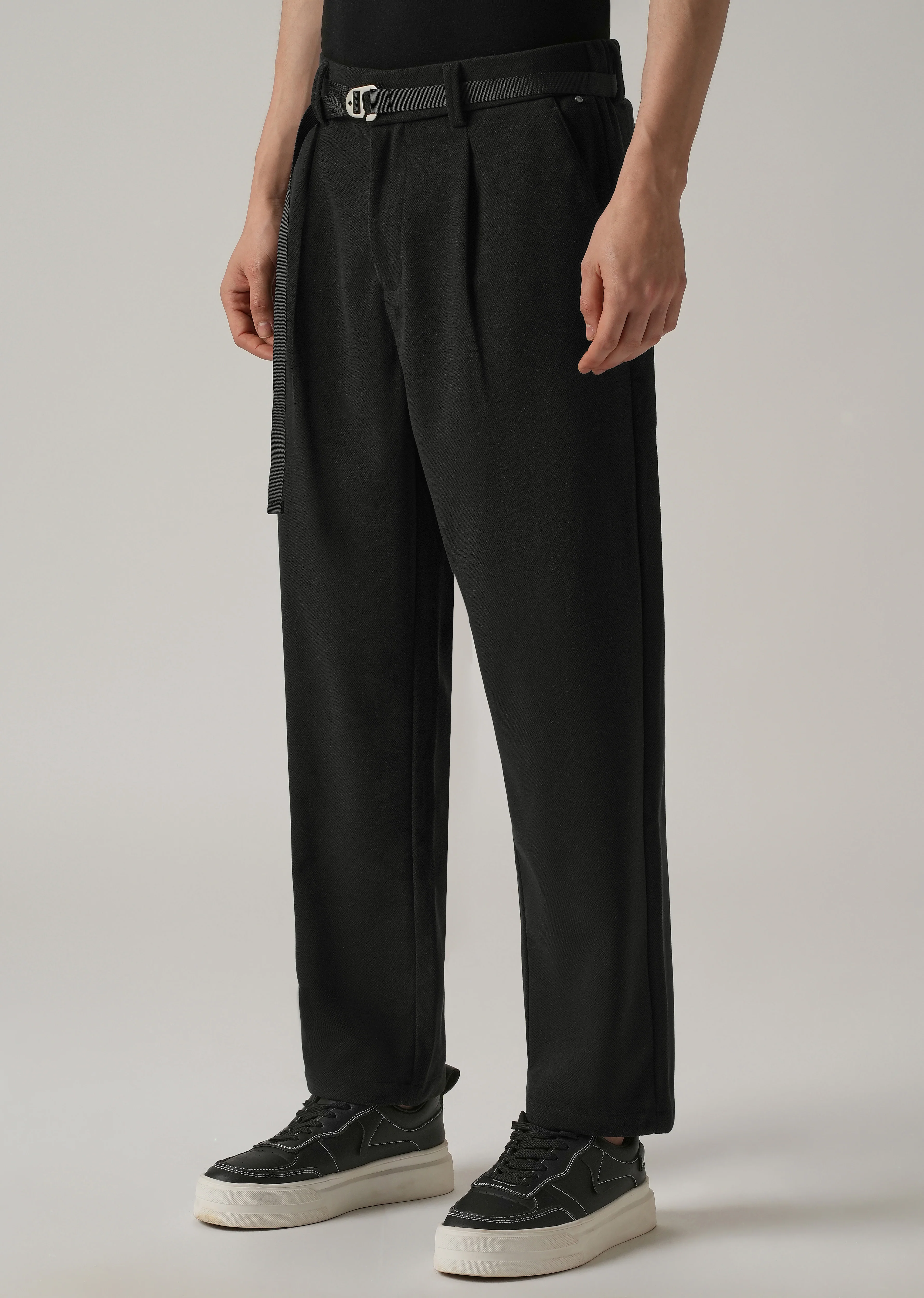 Black Relaxed Fit Textured Pleated Pant - Image 4