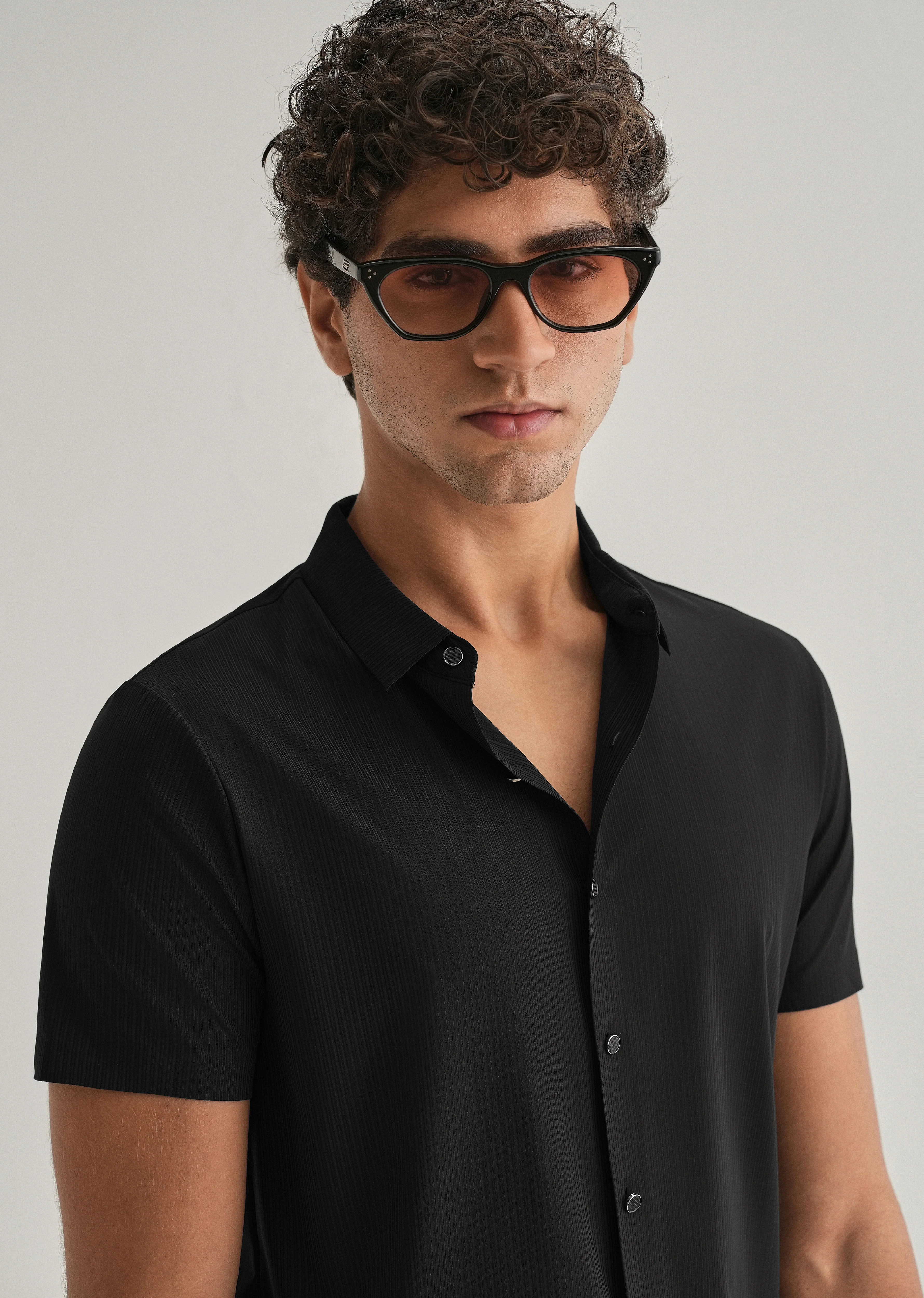 Black Stripe Seamless Shirt - Image 5