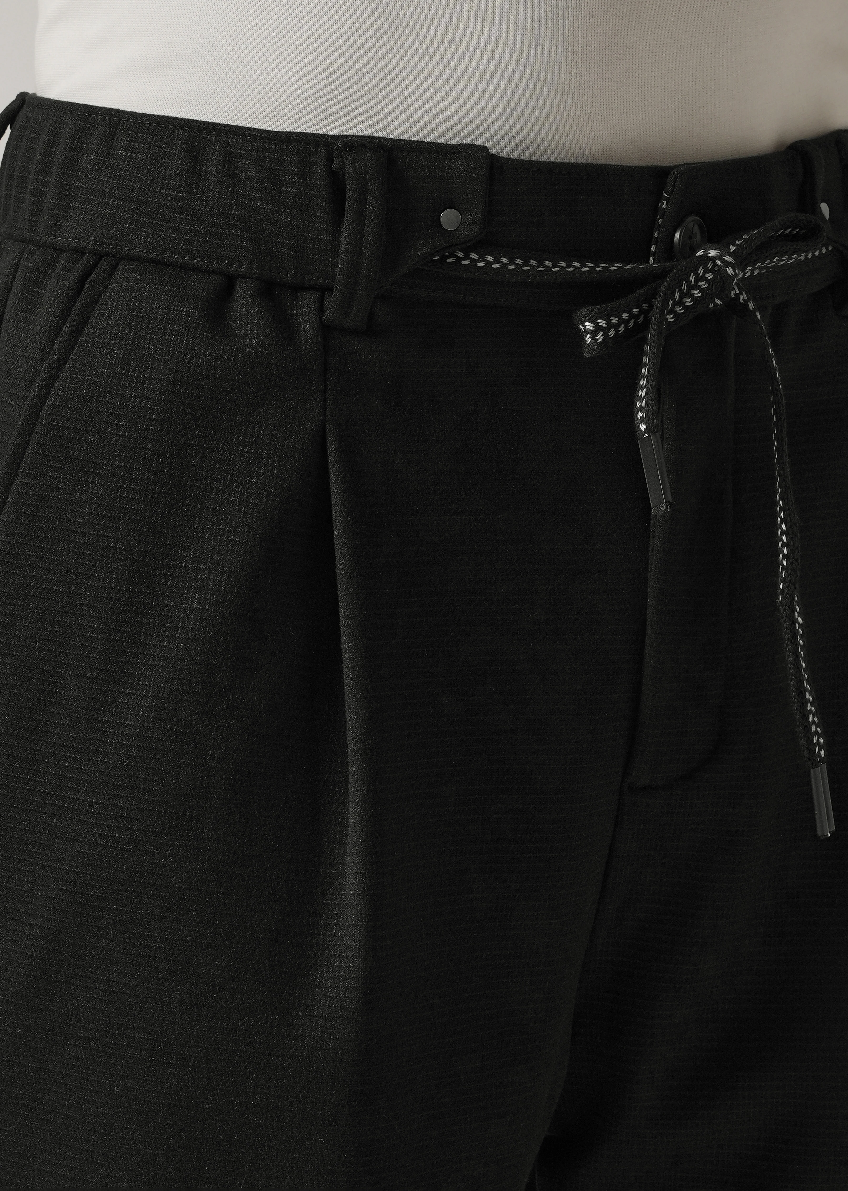 Black Textured Pleated Drawstring Pant - Image 5