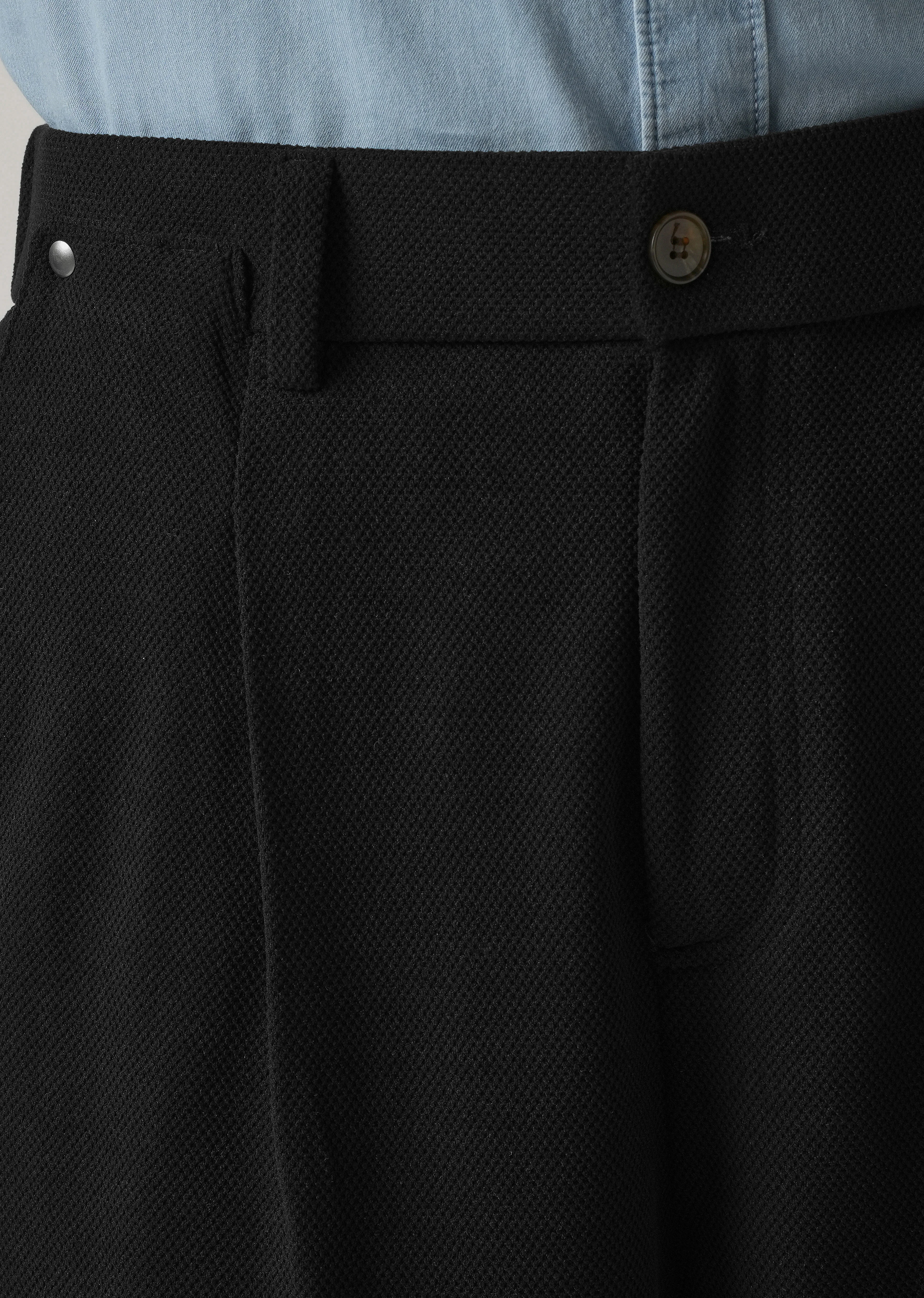 Black Textured Pleated Relaxed Fit Pant - Image 5