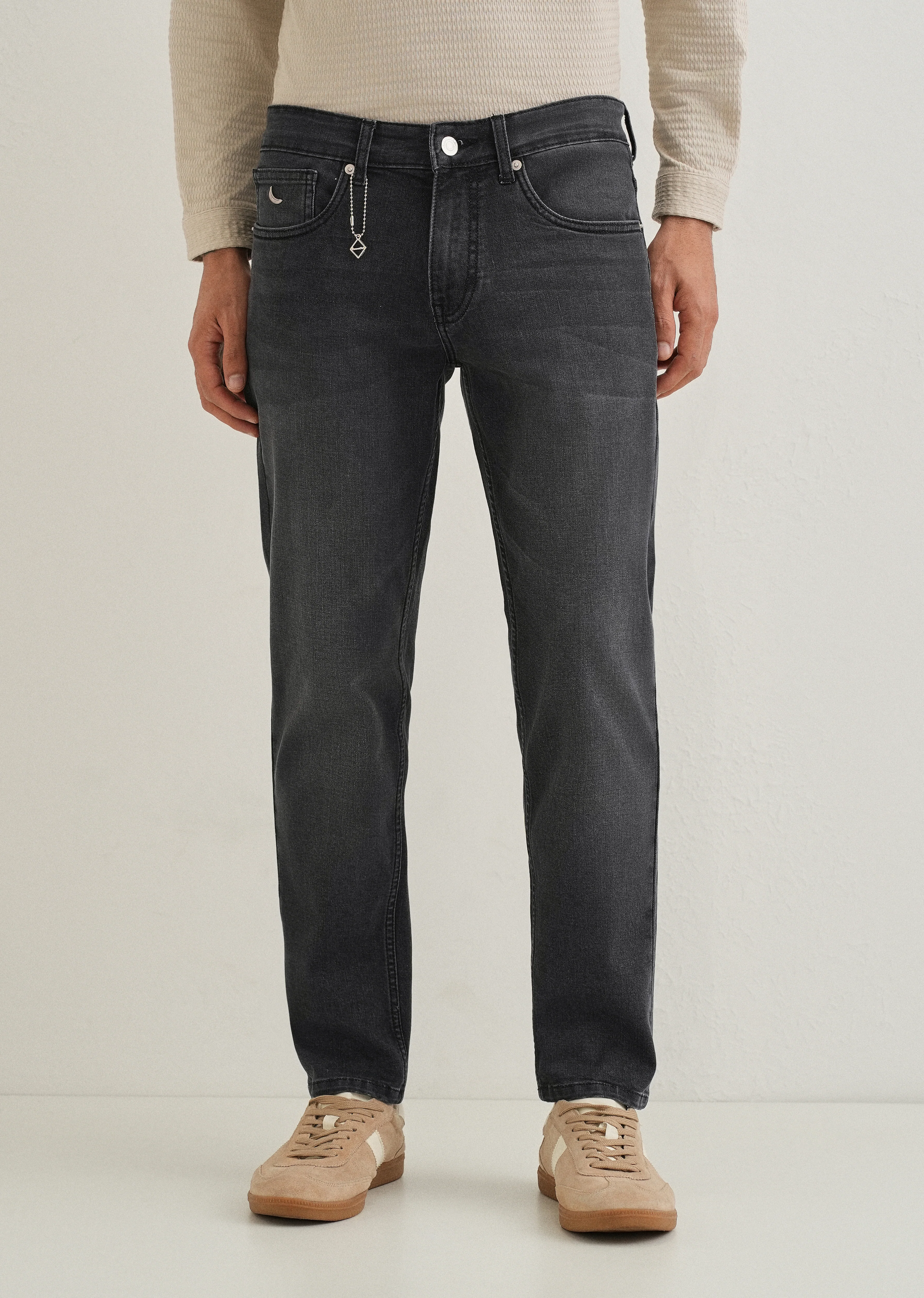 Black Wash Carrot Fit Jeans - Image 3