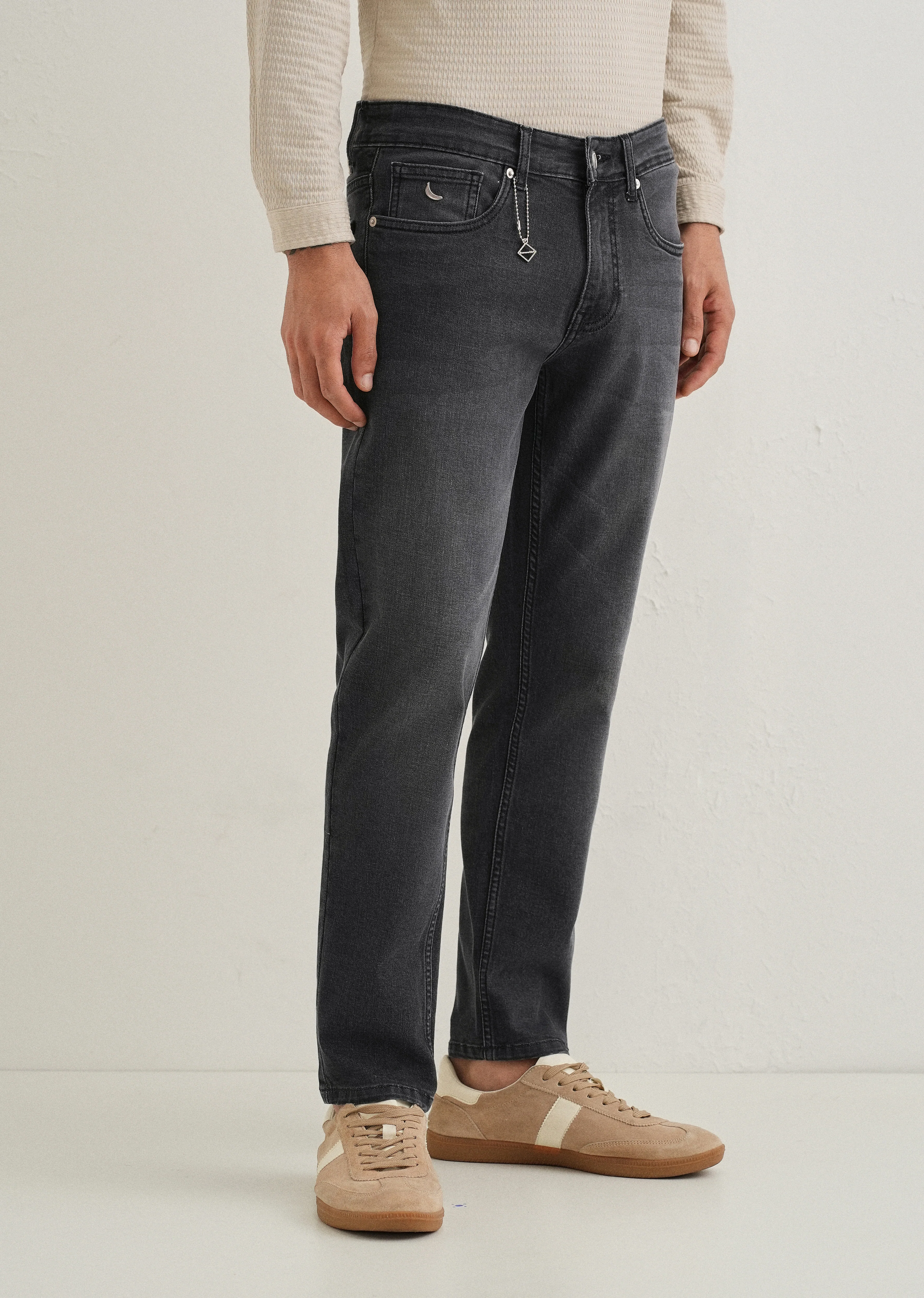 Black Wash Carrot Fit Jeans - Image 5