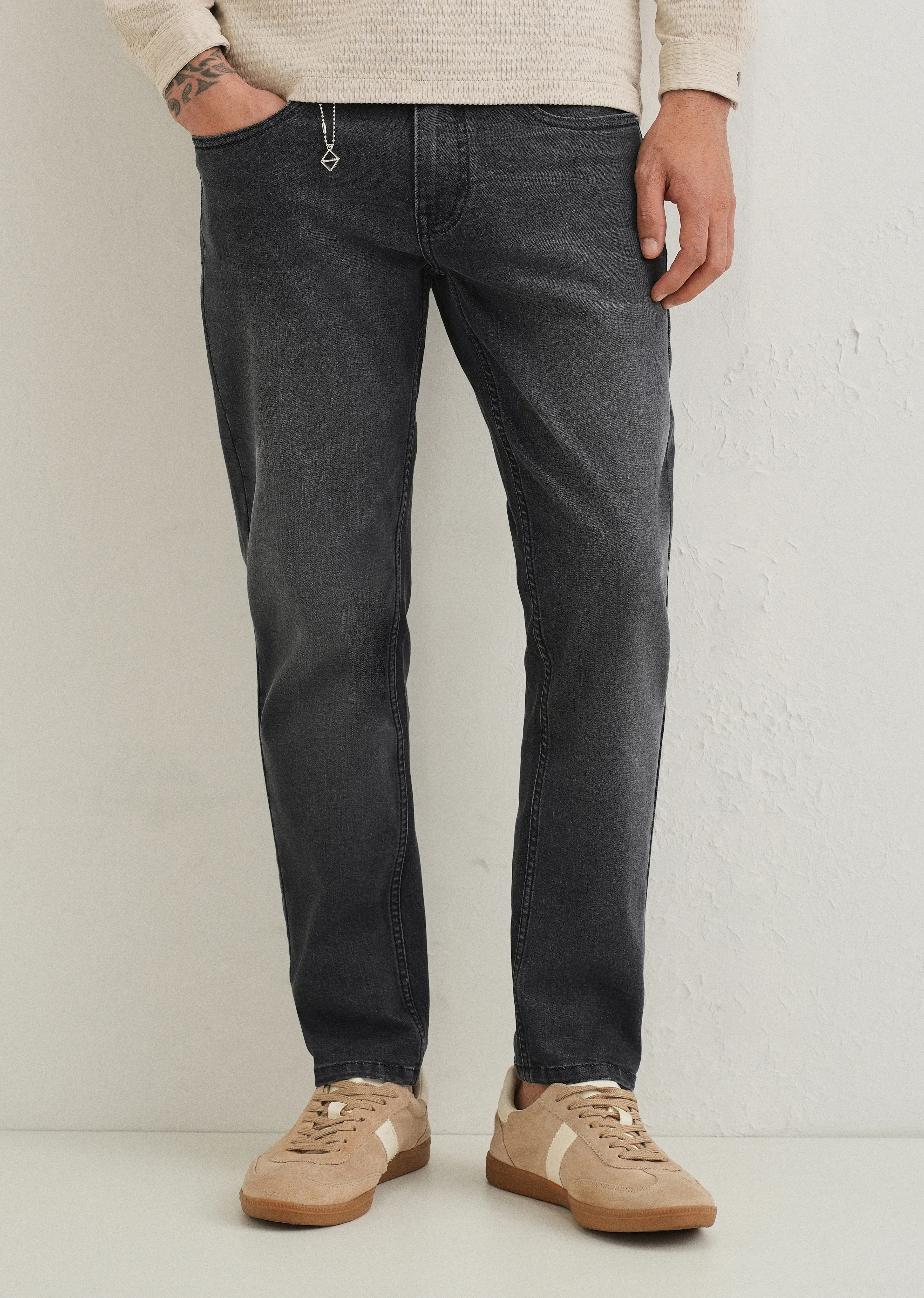 Black Wash Carrot Fit Jeans - Image 7