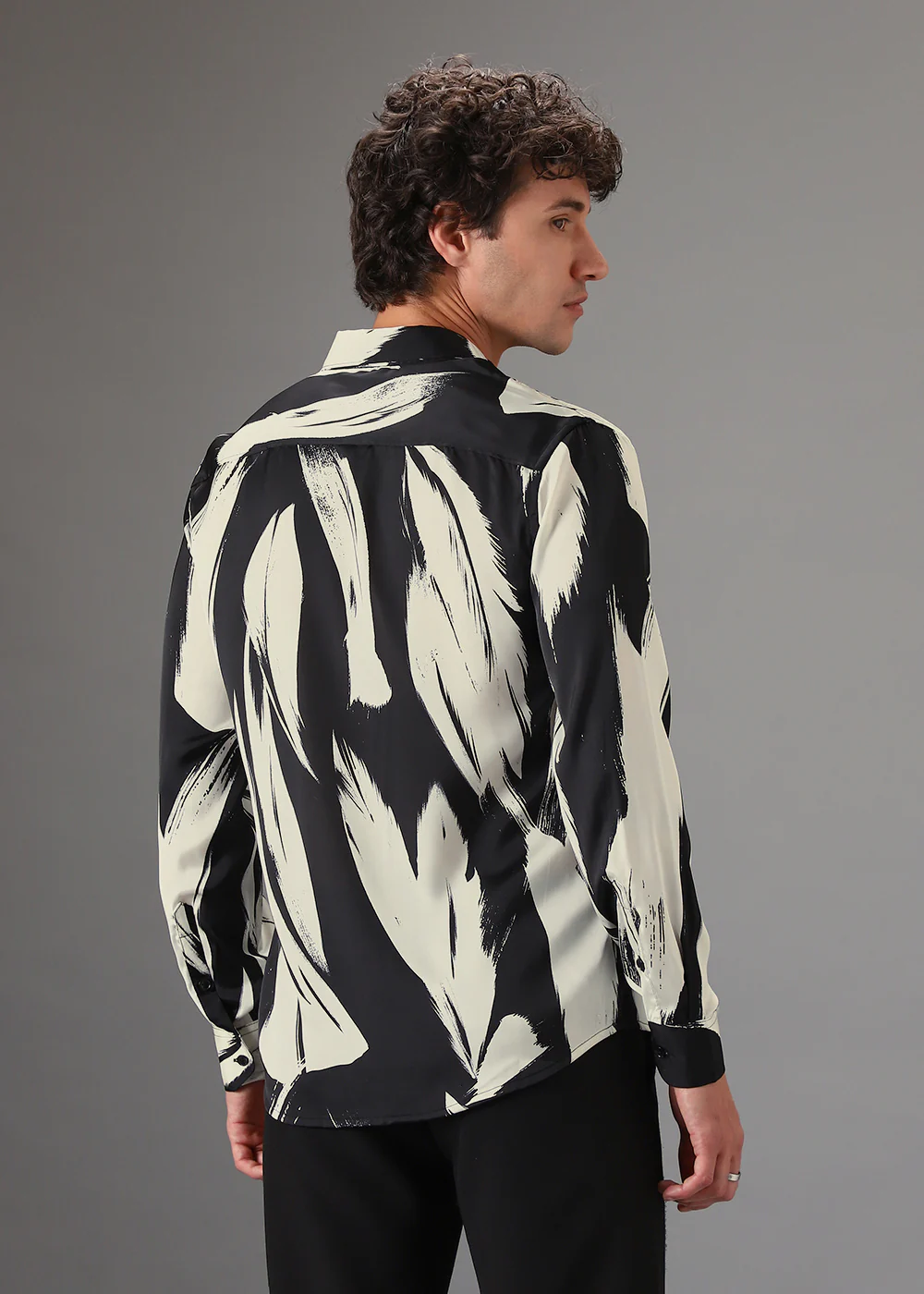 Black White Abstract Printed Shirt - Image 4