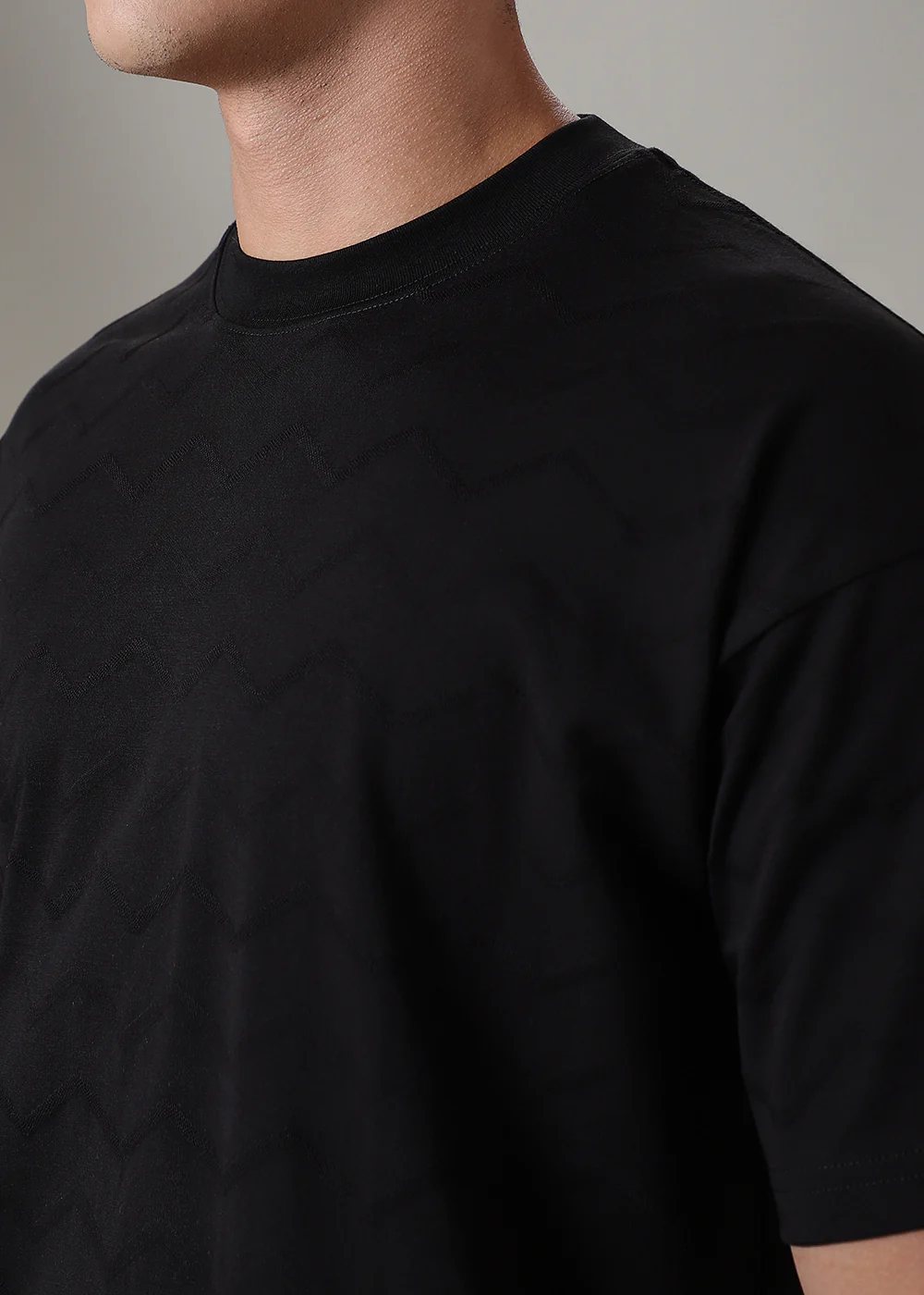 Black Zig Zag Textured T-shirt - Image 2