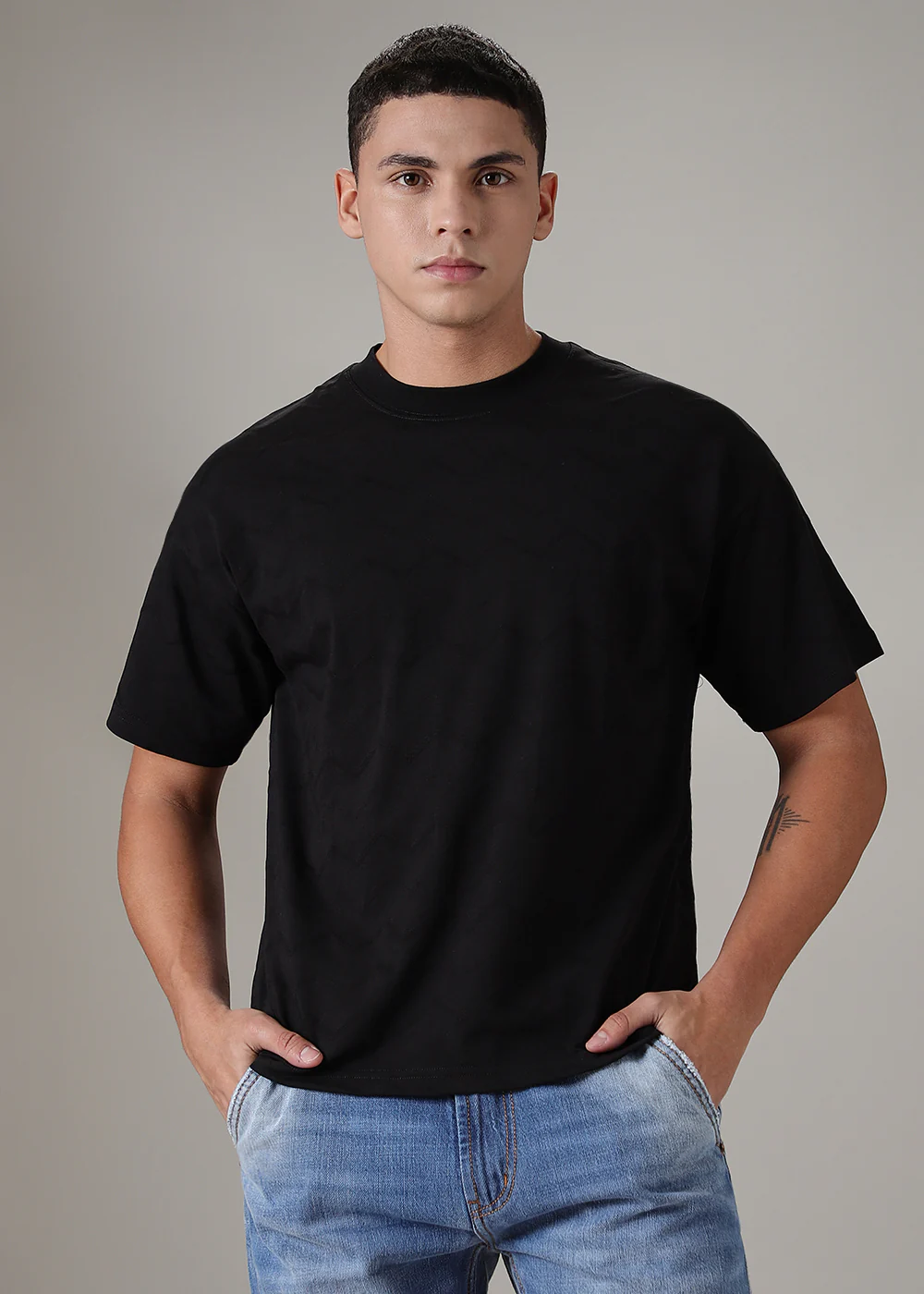 Black Zig Zag Textured T-shirt - Image 3