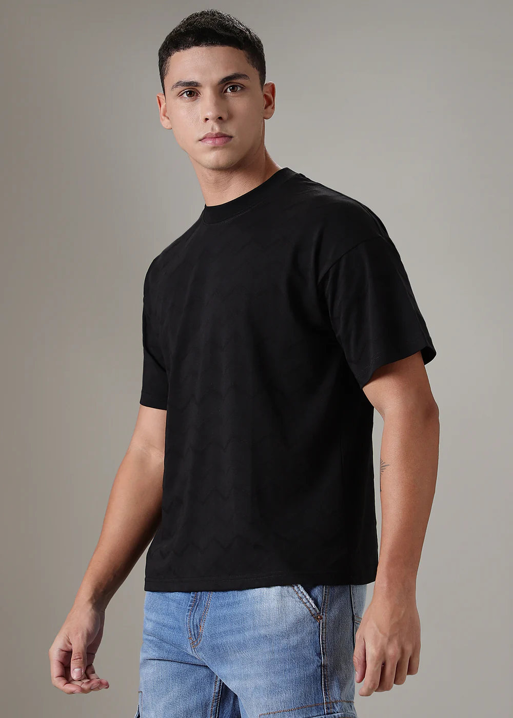 Black Zig Zag Textured T-shirt - Image 5