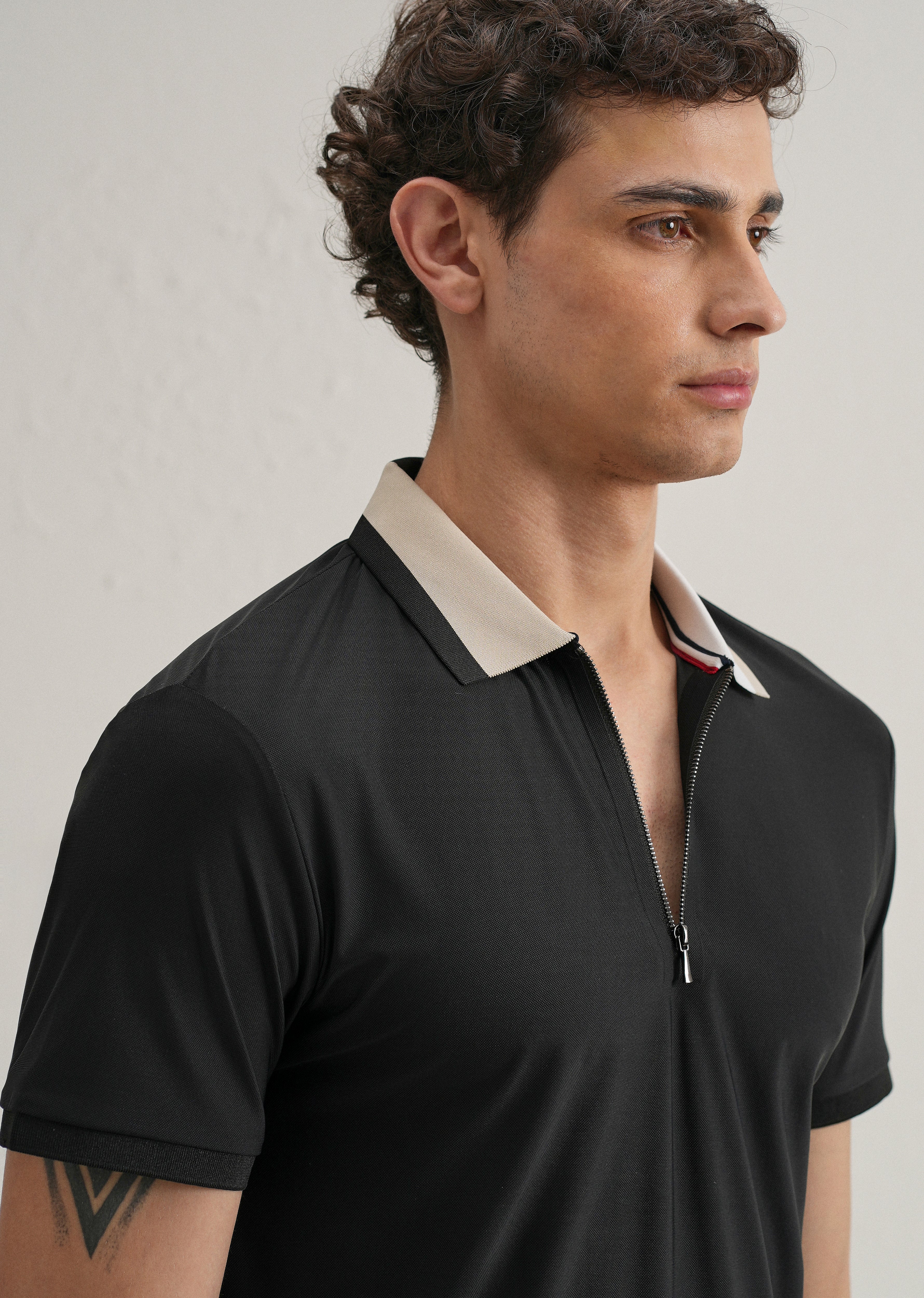 Black Zipper Polo Collar Seamless T-shirt - Image 5