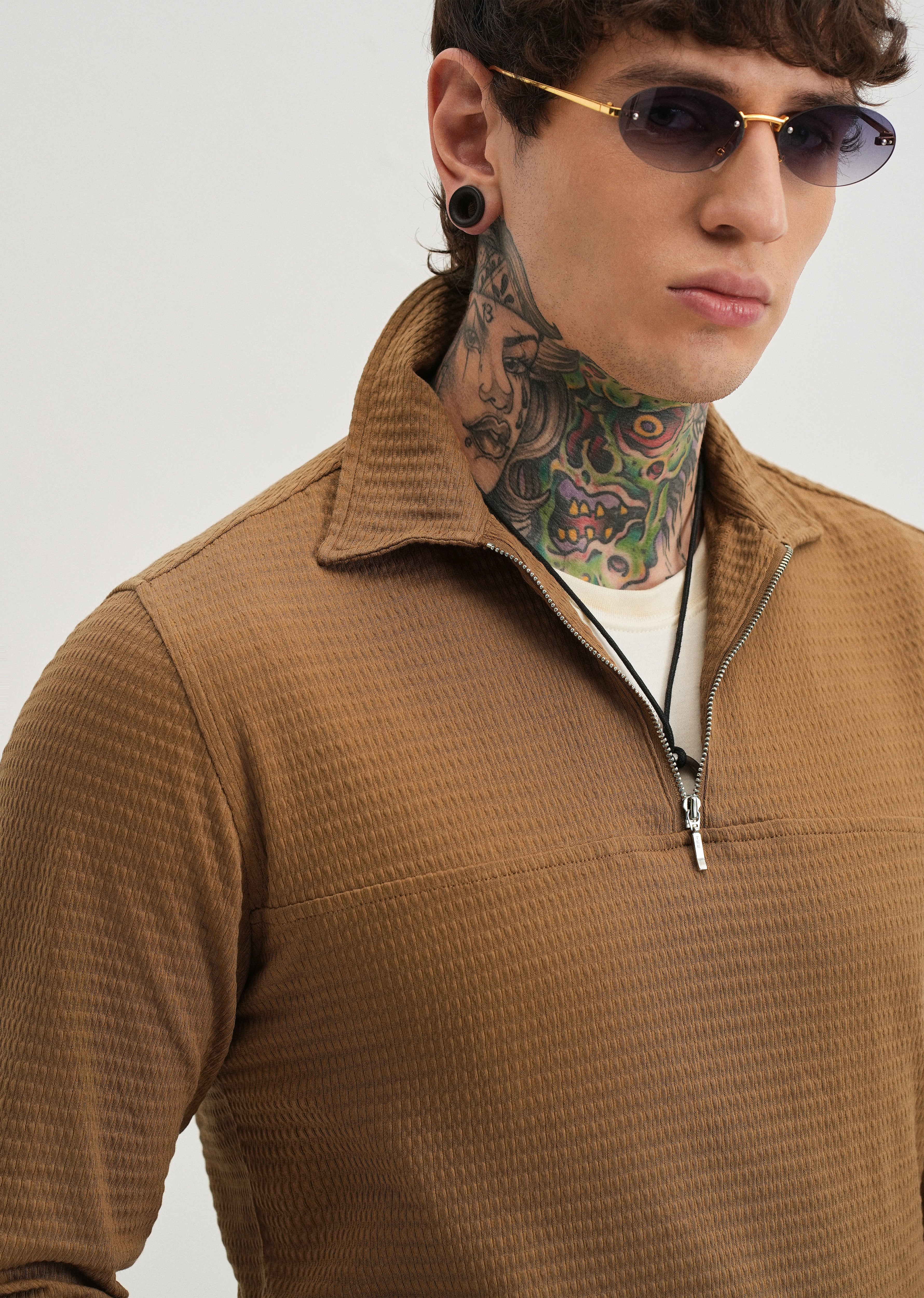 Brown Zipper Polo Knit T-shirt - Image 5