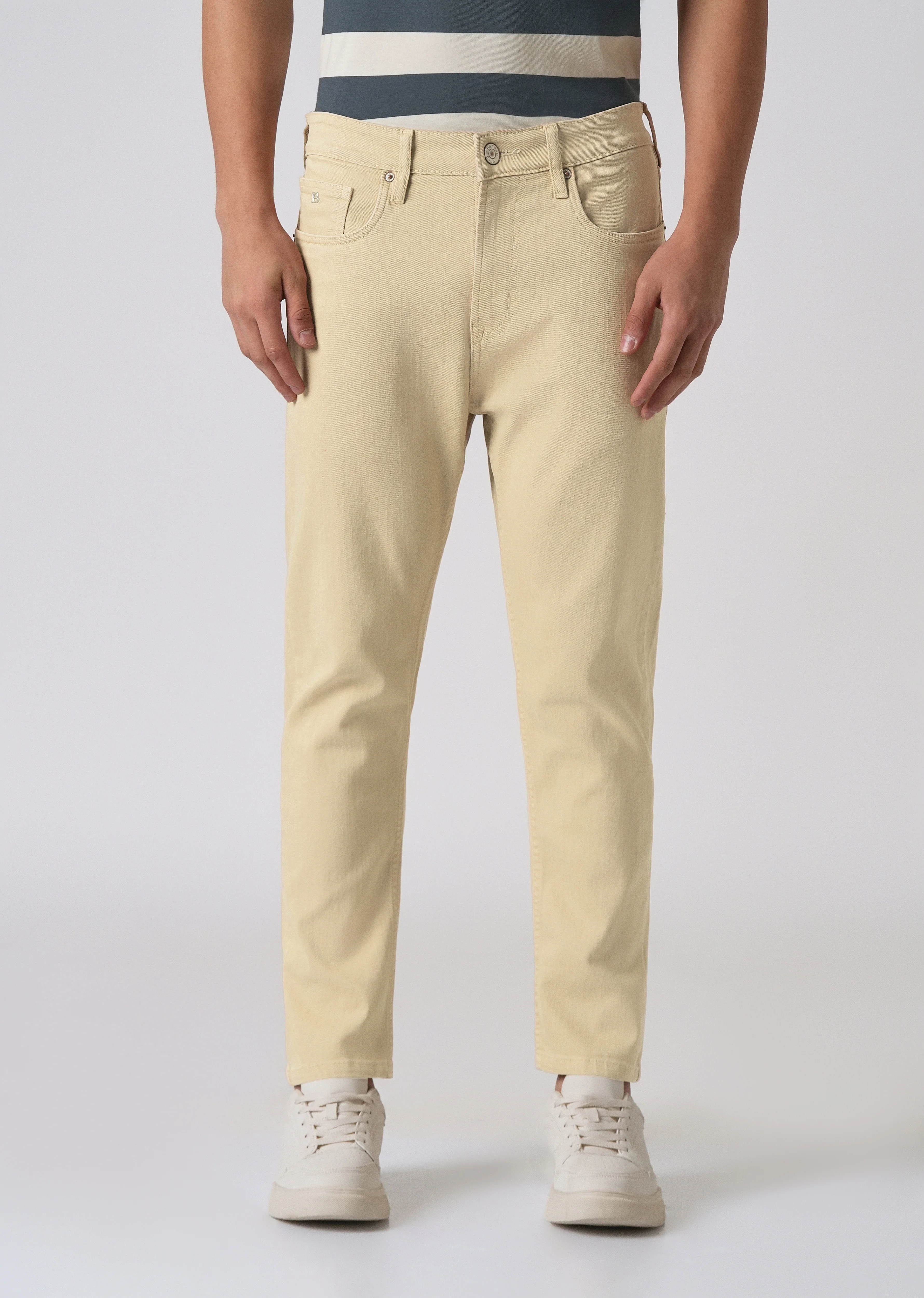 Cream Carrot Fit Denim - Image 3