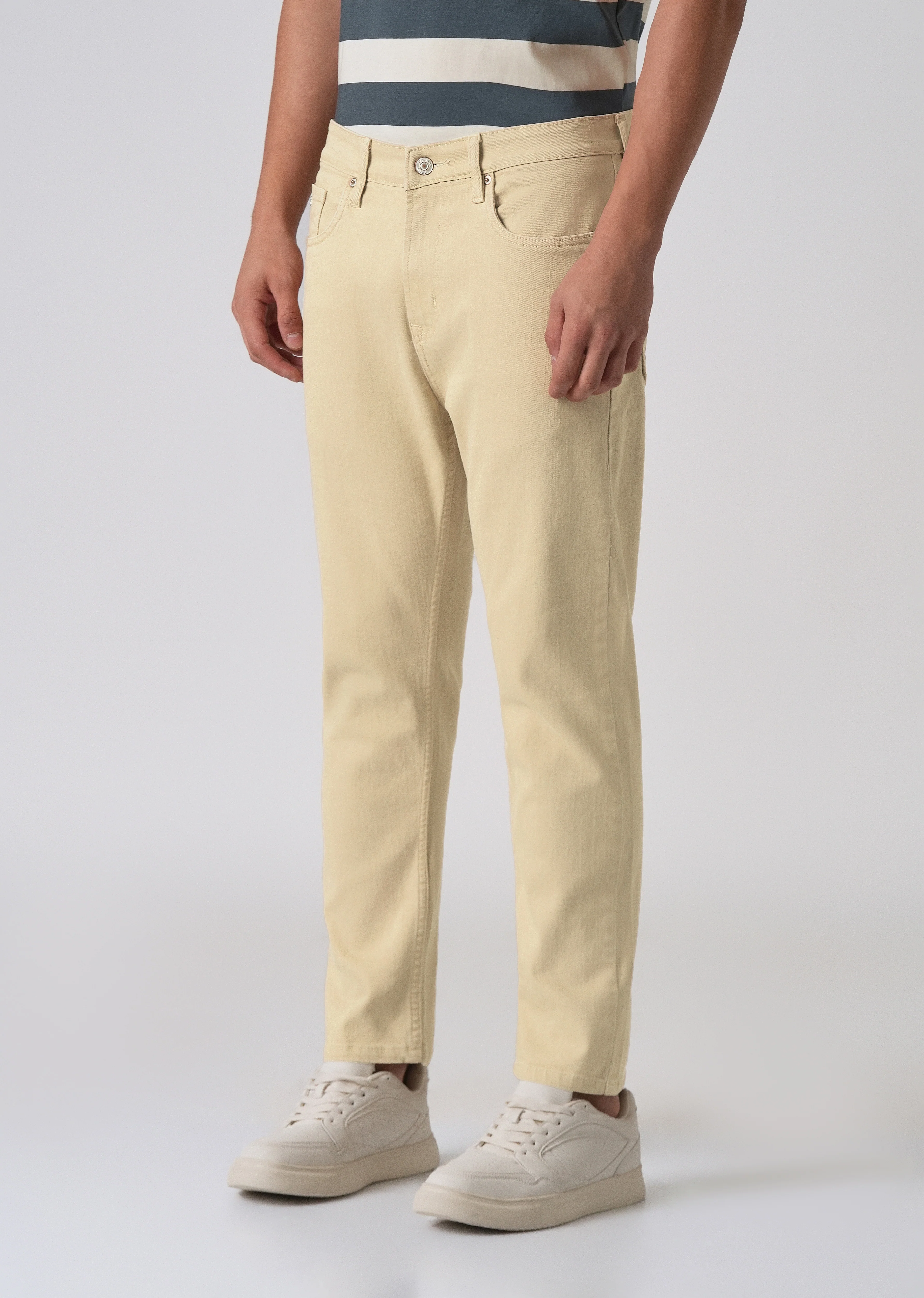 Cream Carrot Fit Denim - Image 4