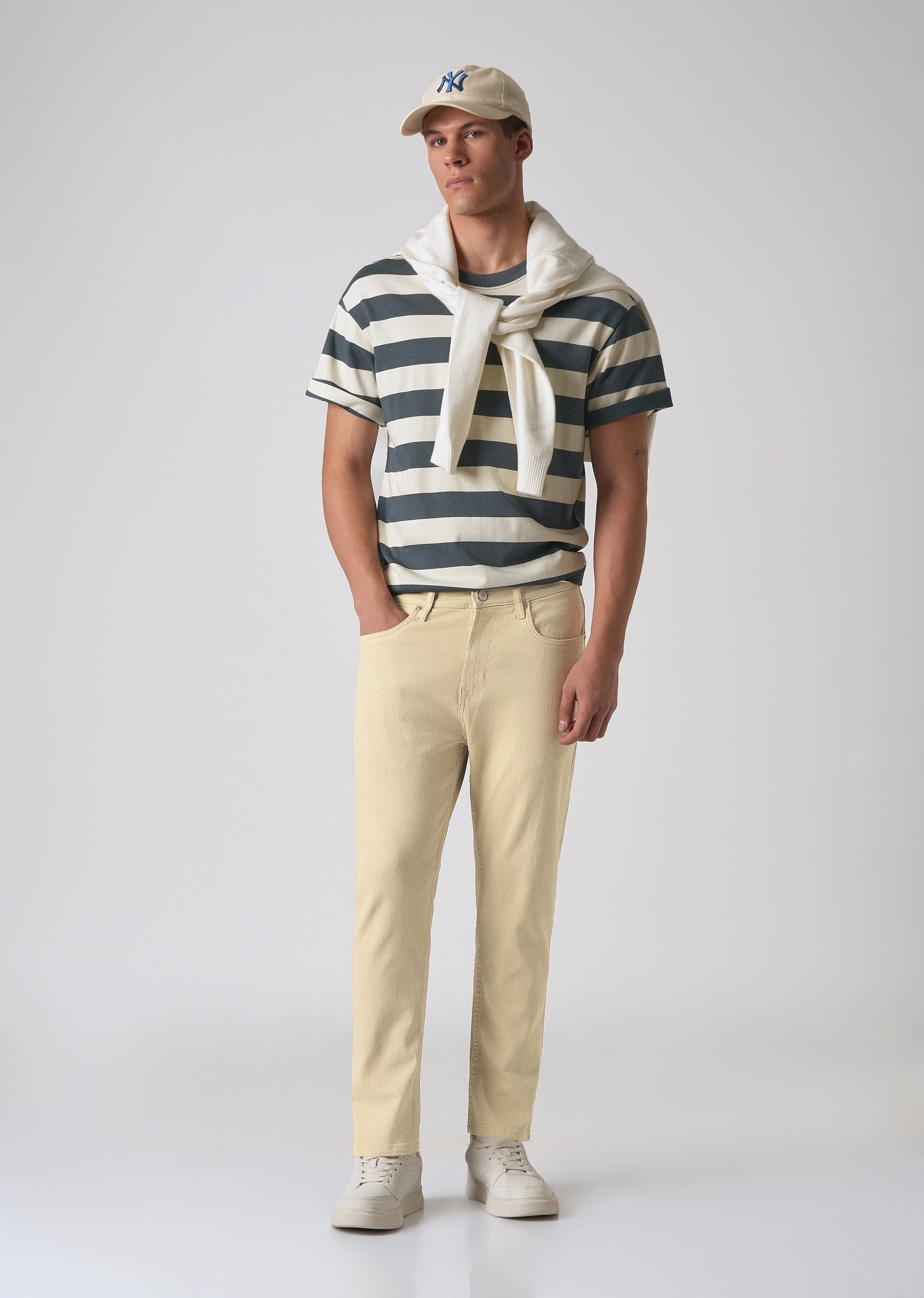 Cream Carrot Fit Denim - Image 6