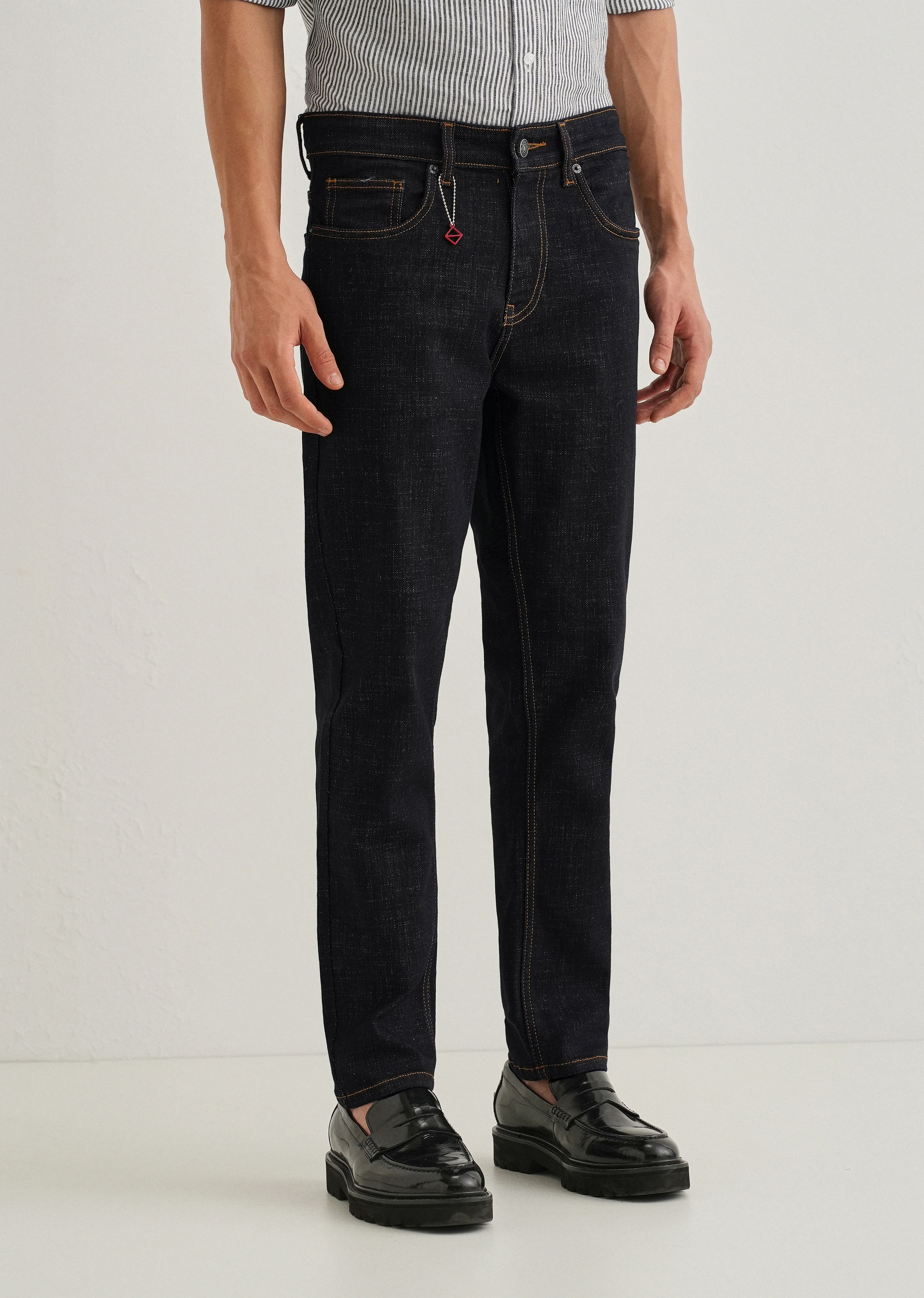 Dark Blue Carrot Fit Jeans - Image 4