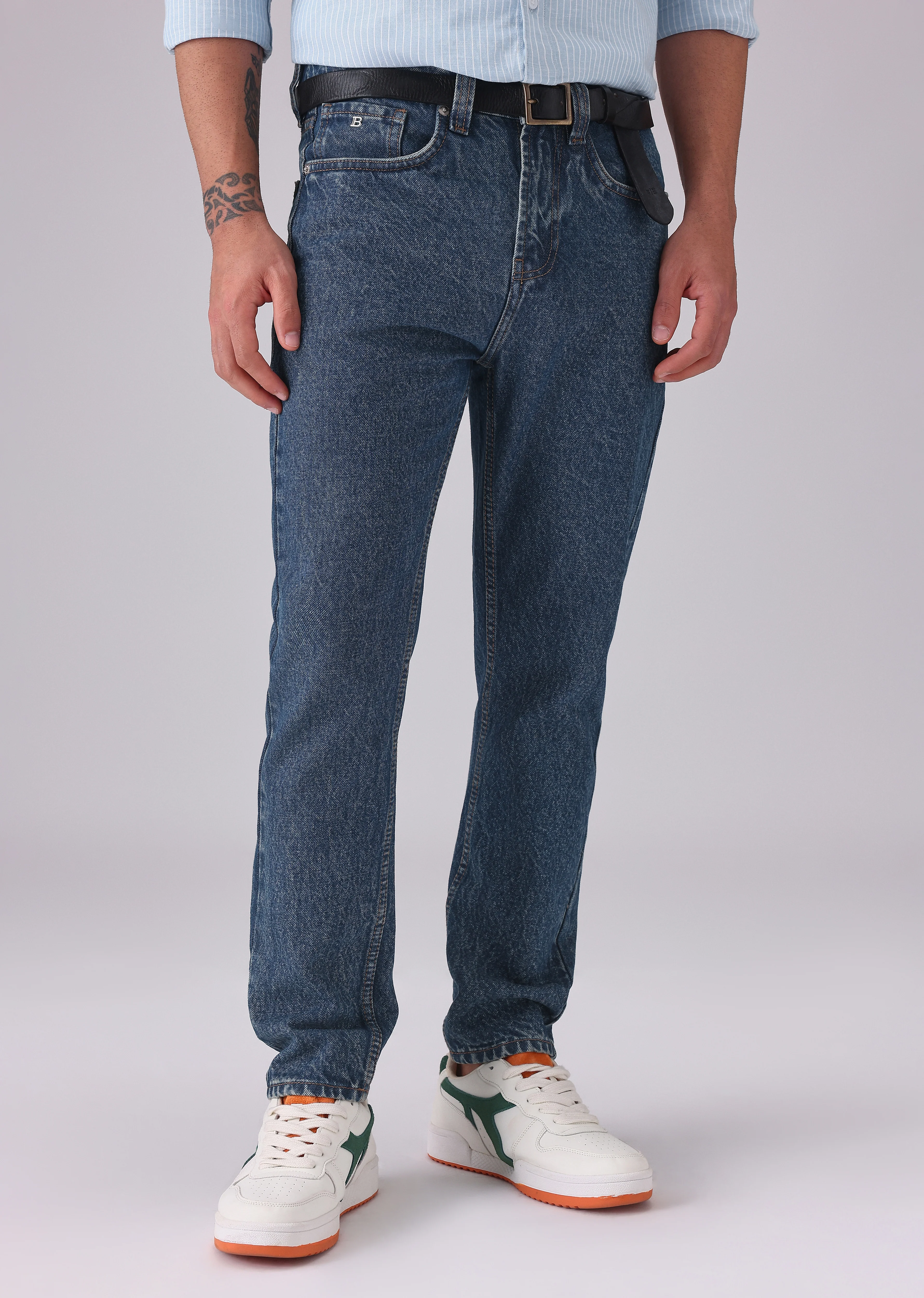 Dark Wash Carrot Fit Jeans - Image 7
