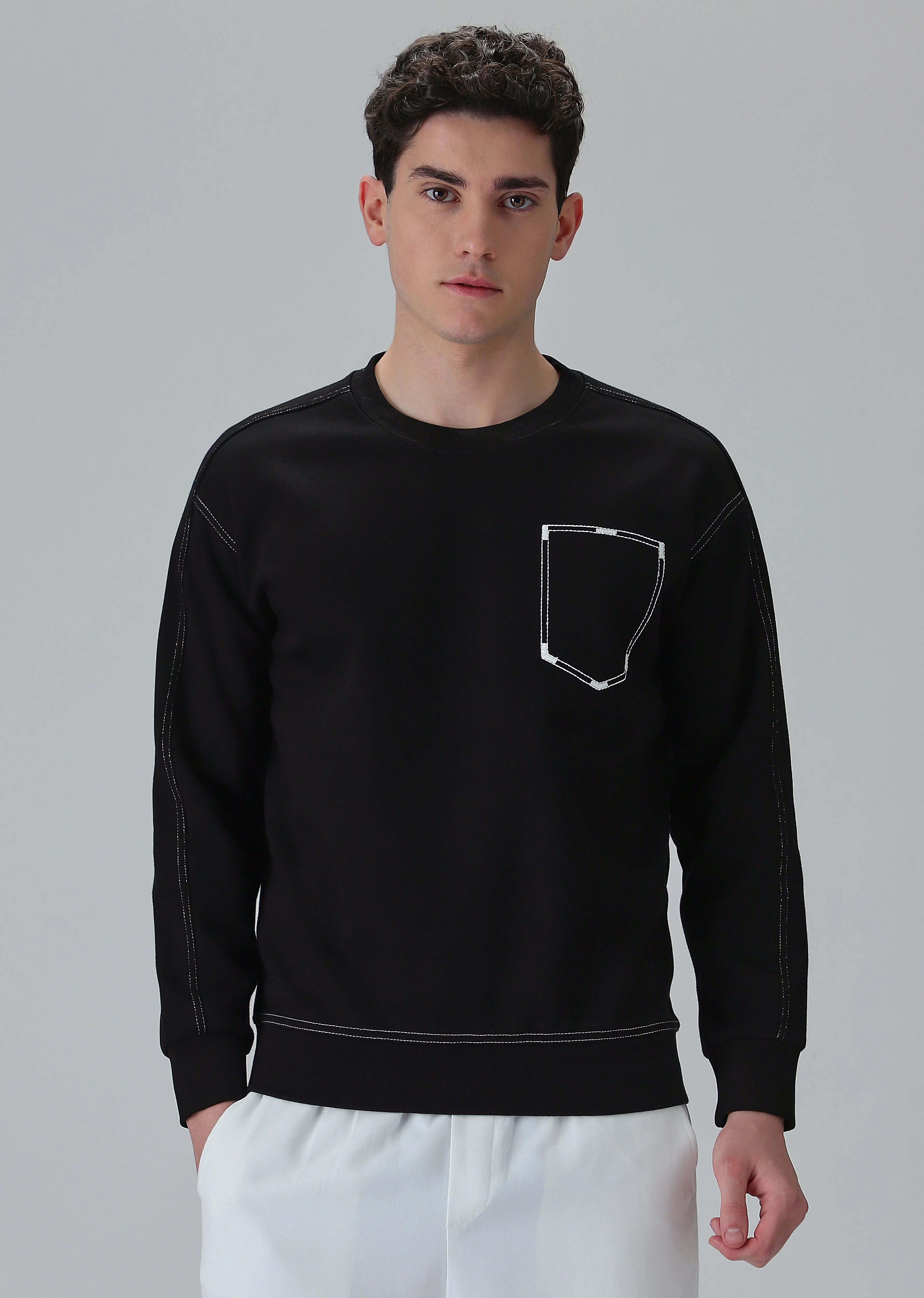 Embro Pocket Black Sweatshirt - Image 3