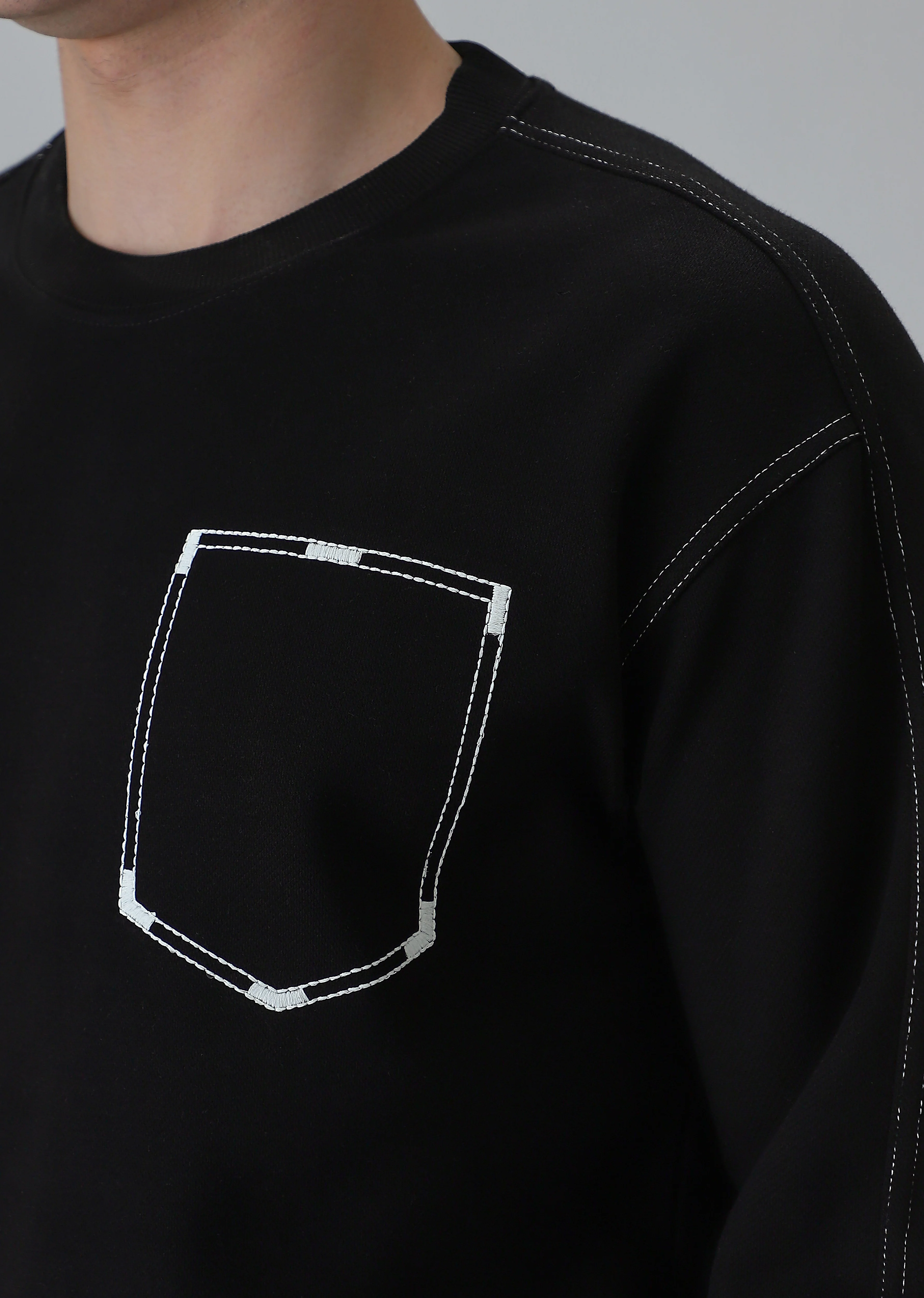 Embro Pocket Black Sweatshirt - Image 5
