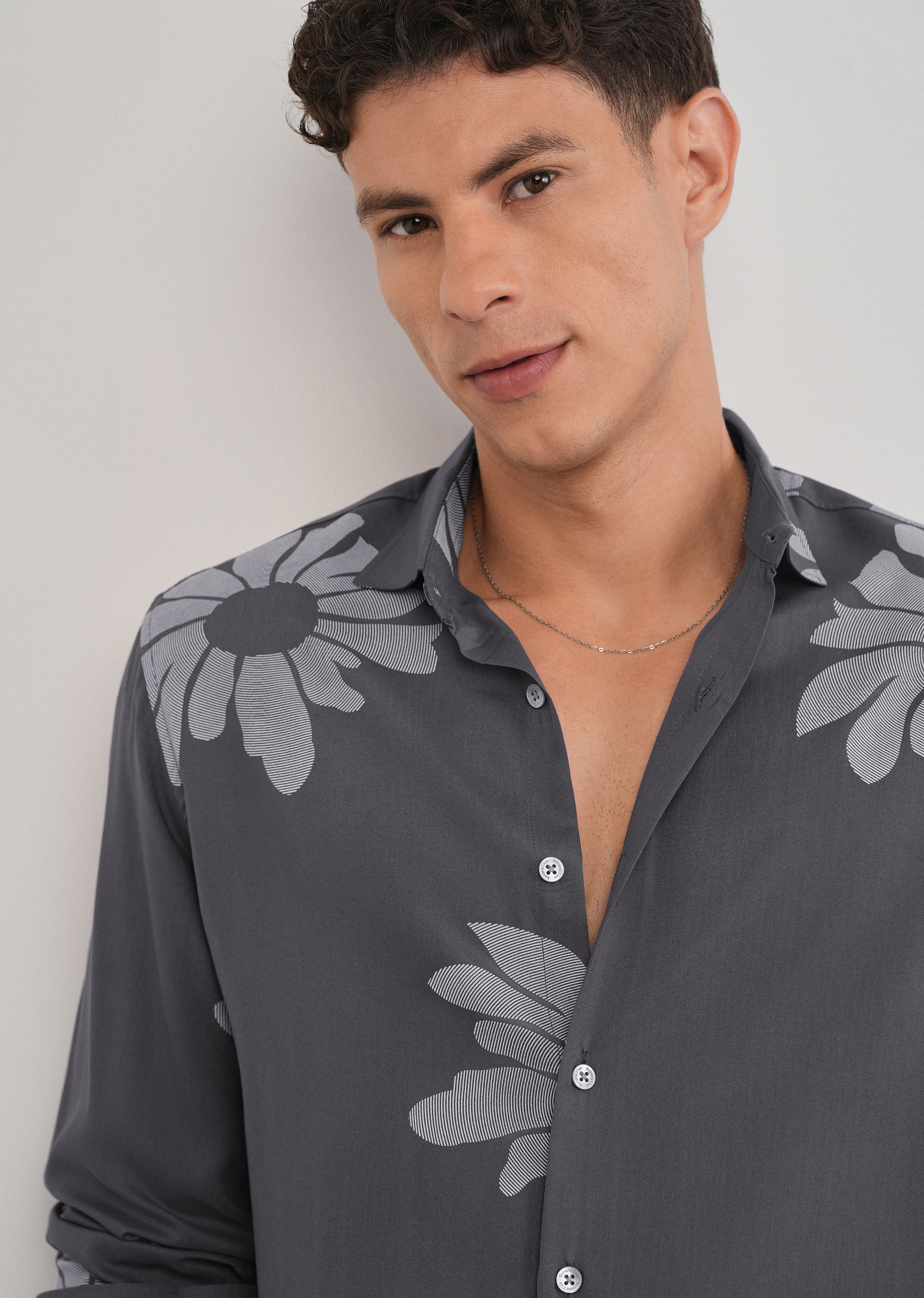 Grey Linear Floral Print Shirt - Image 5