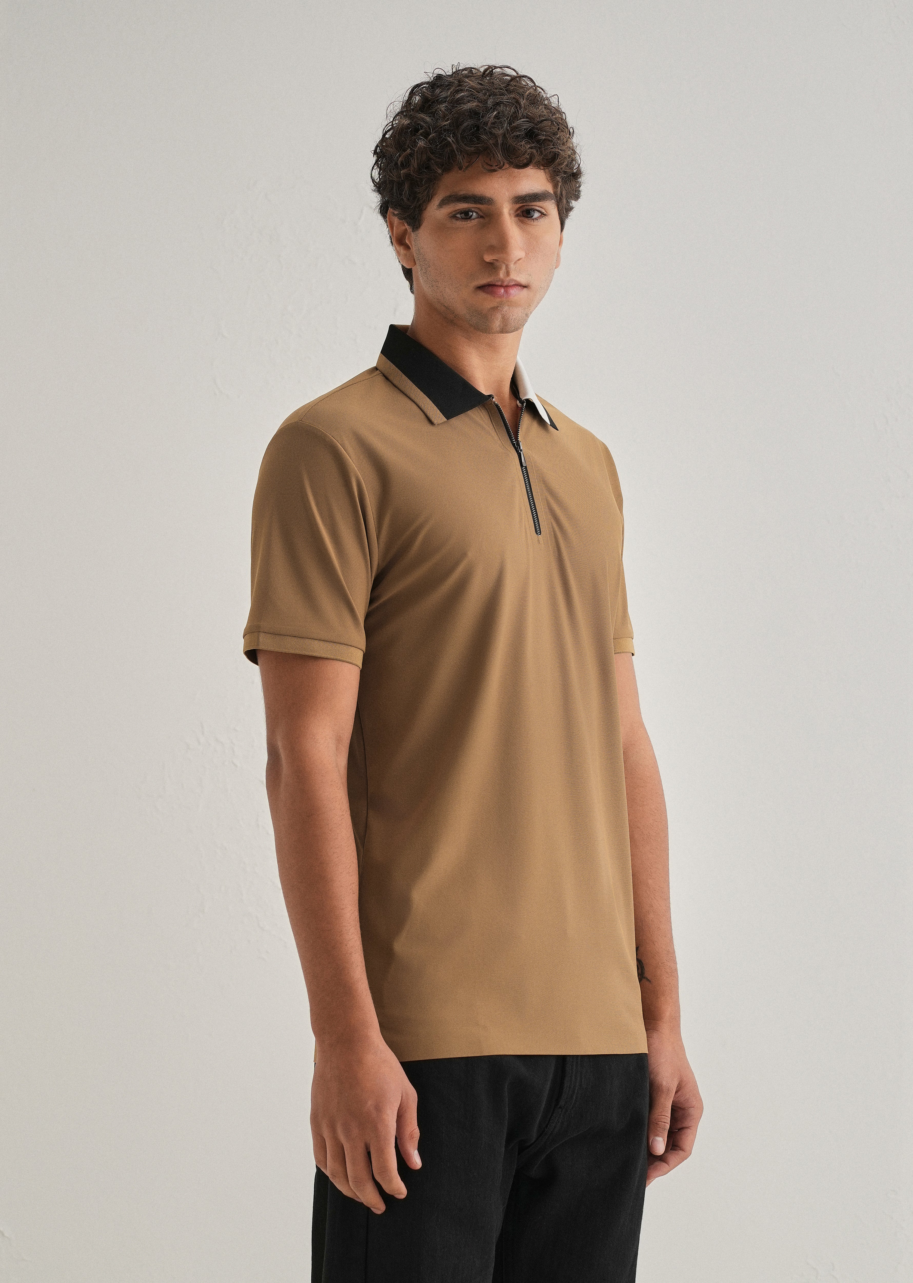 Khaki Zipper Polo Collar Seamless T-shirt - Image 4