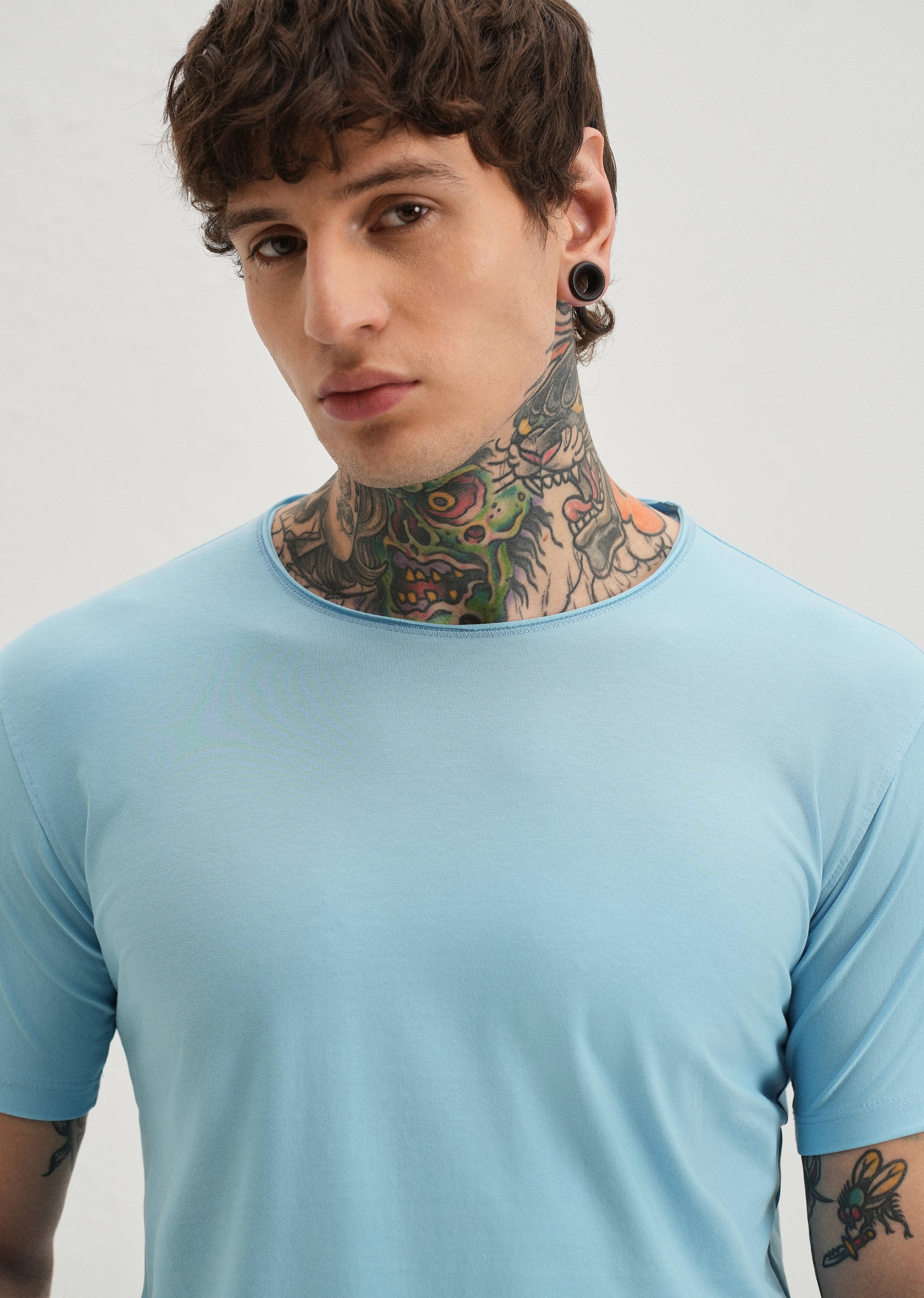 Light Blue Plain Round Neck T-shirt - Image 5