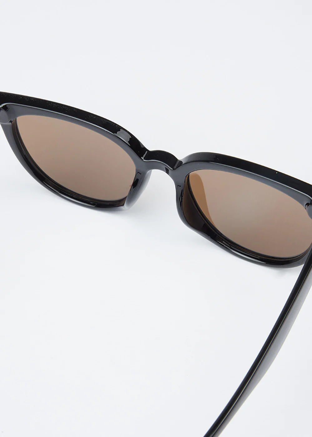 Light Brown Unisex Oval Sunglasses - Image 3