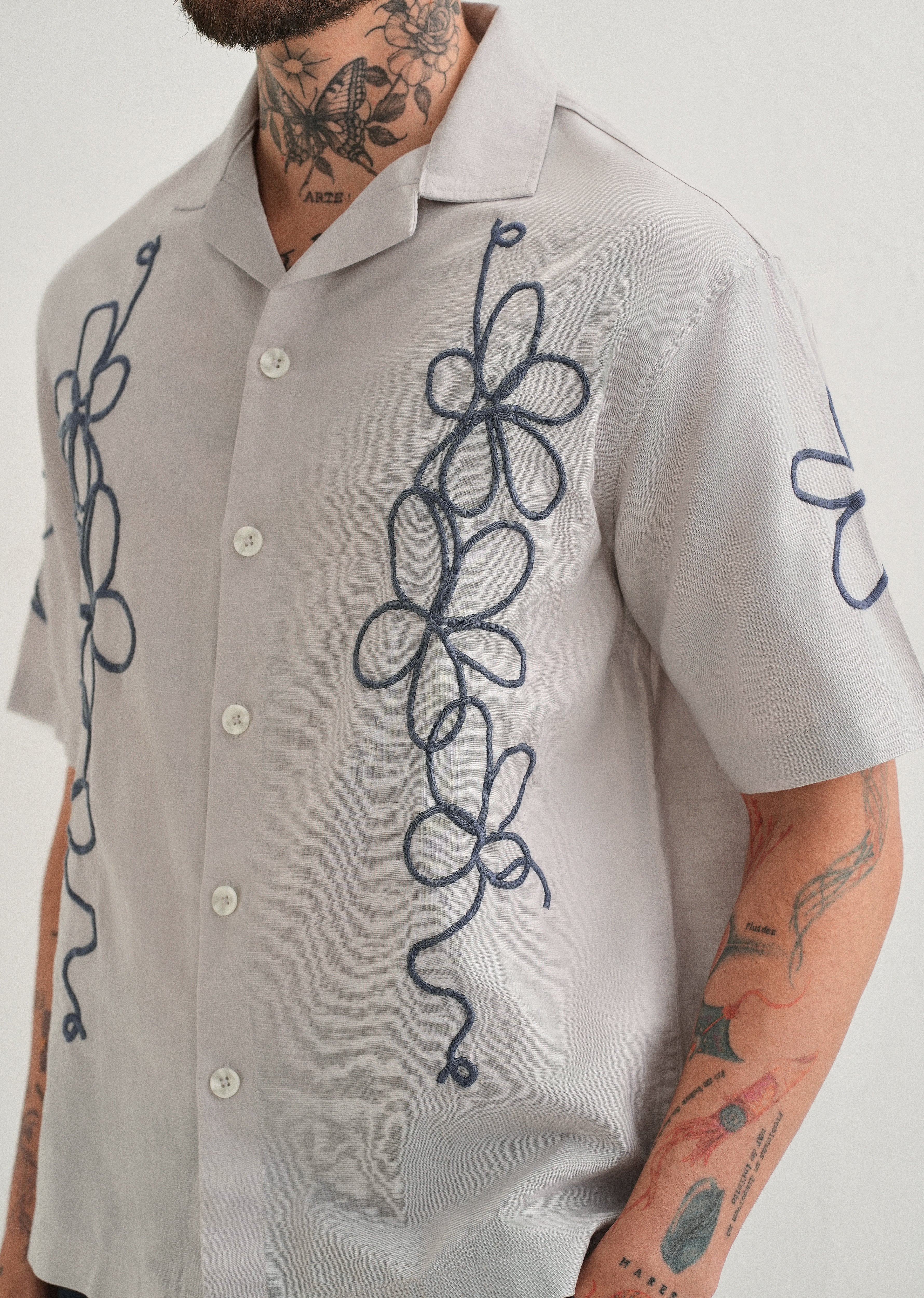 Light Grey Floral Embroidery Cuban Collar Shirt - Image 3