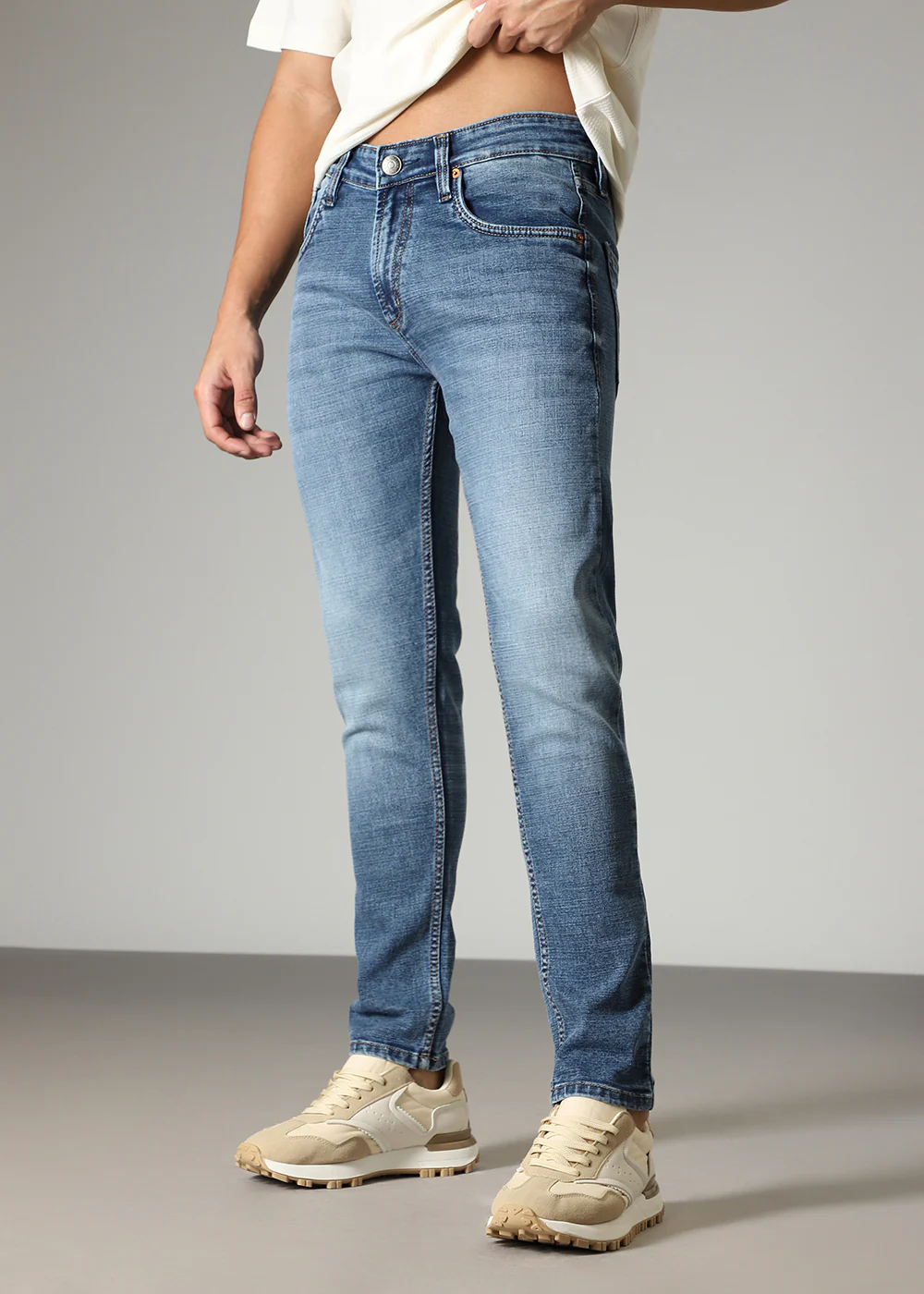 Light Wash Slim fit Jeans - Image 3