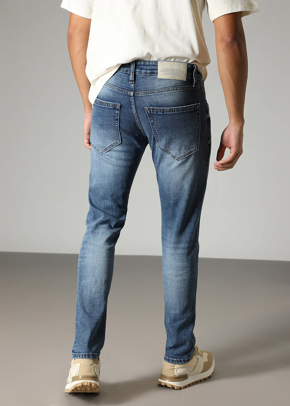 Light Wash Slim fit Jeans - Image 4