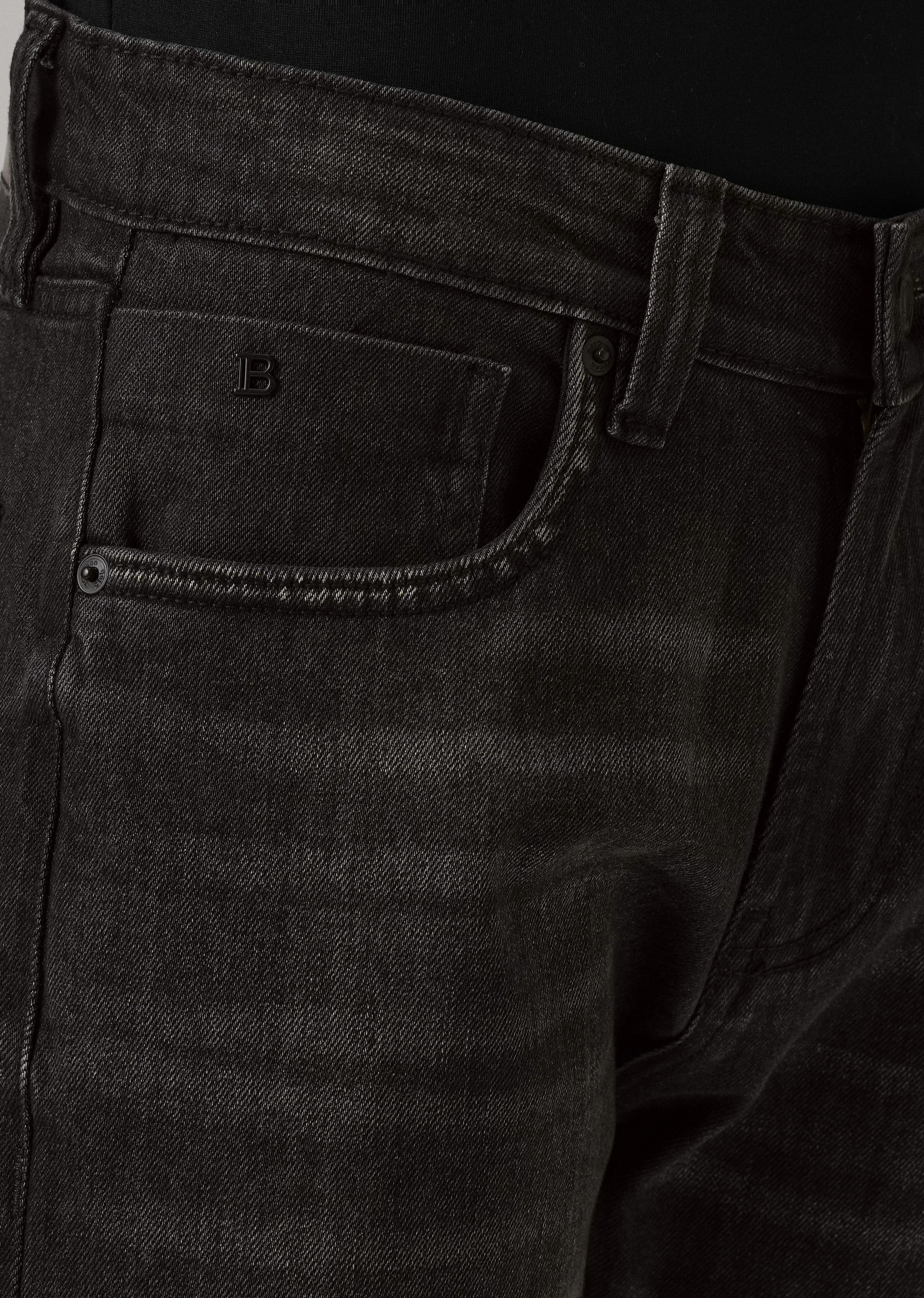 Mid Fade Black Straight Fit Jeans - Image 5
