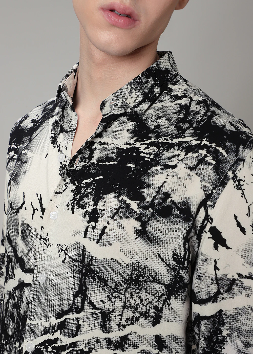 Monochromatic Pattern Feather Shirt - Image 2