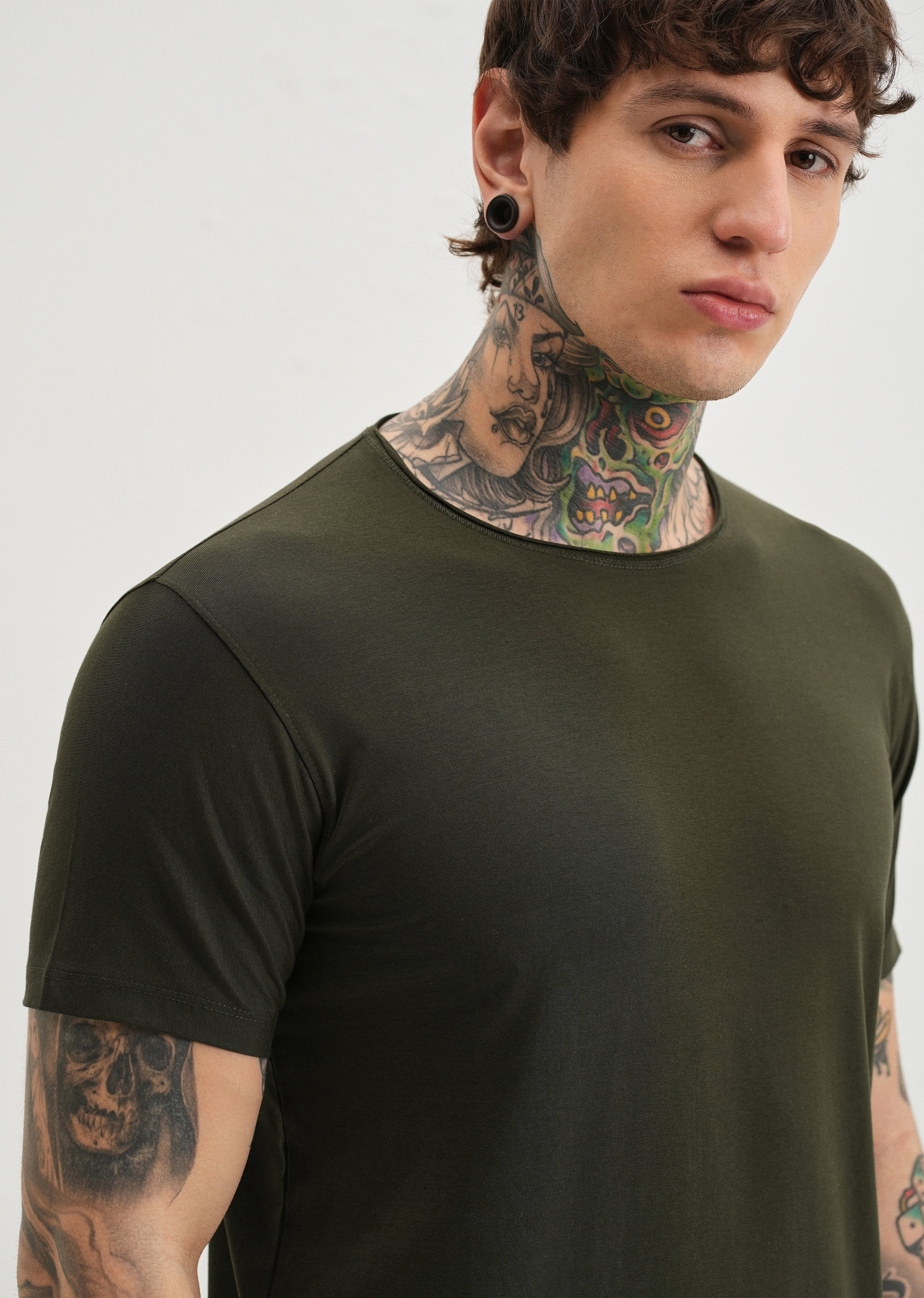 Moss Green Plain Round Neck T-shirt - Image 5