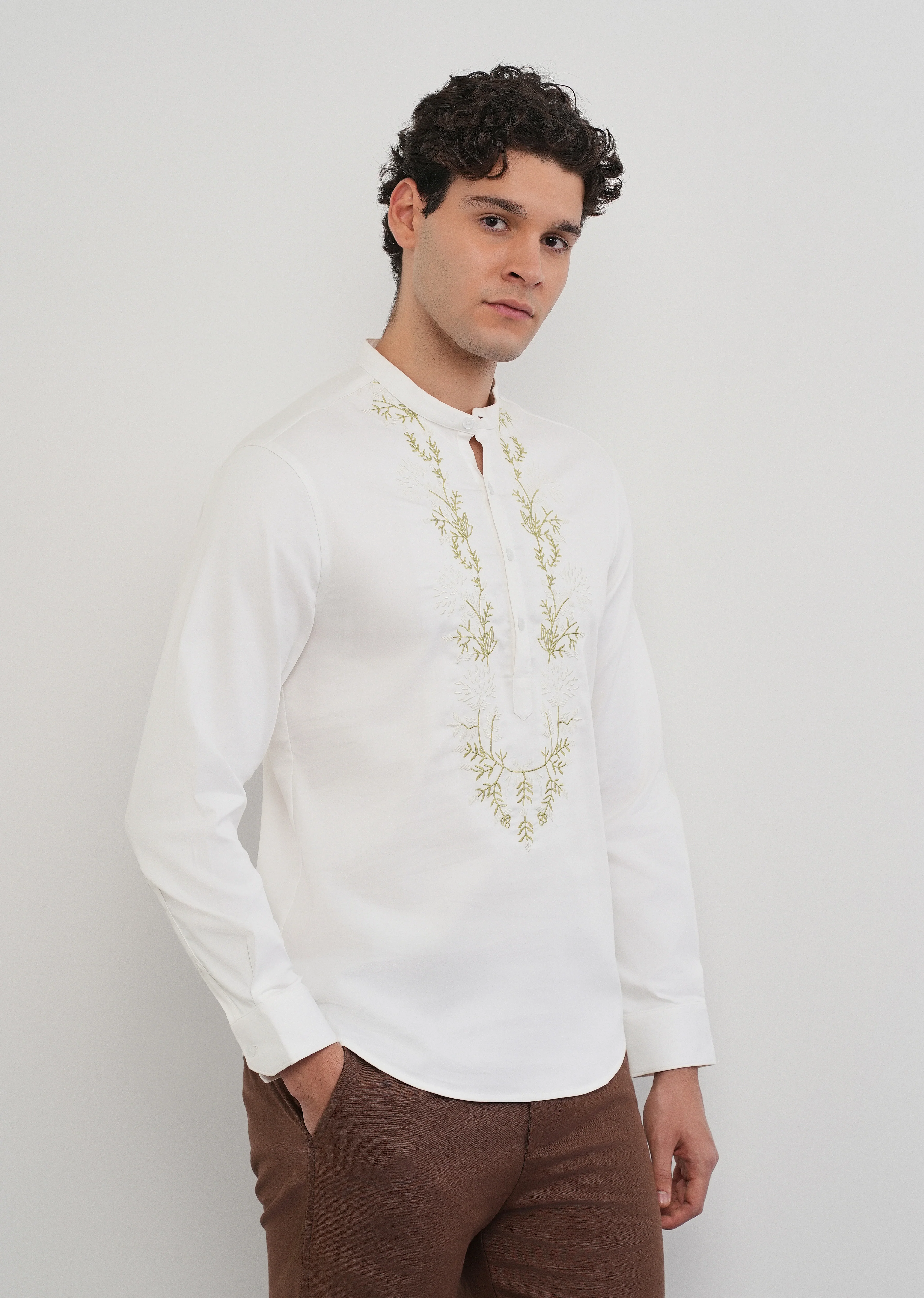 Off-White Floral Embroidered Short Kurta - Image 4