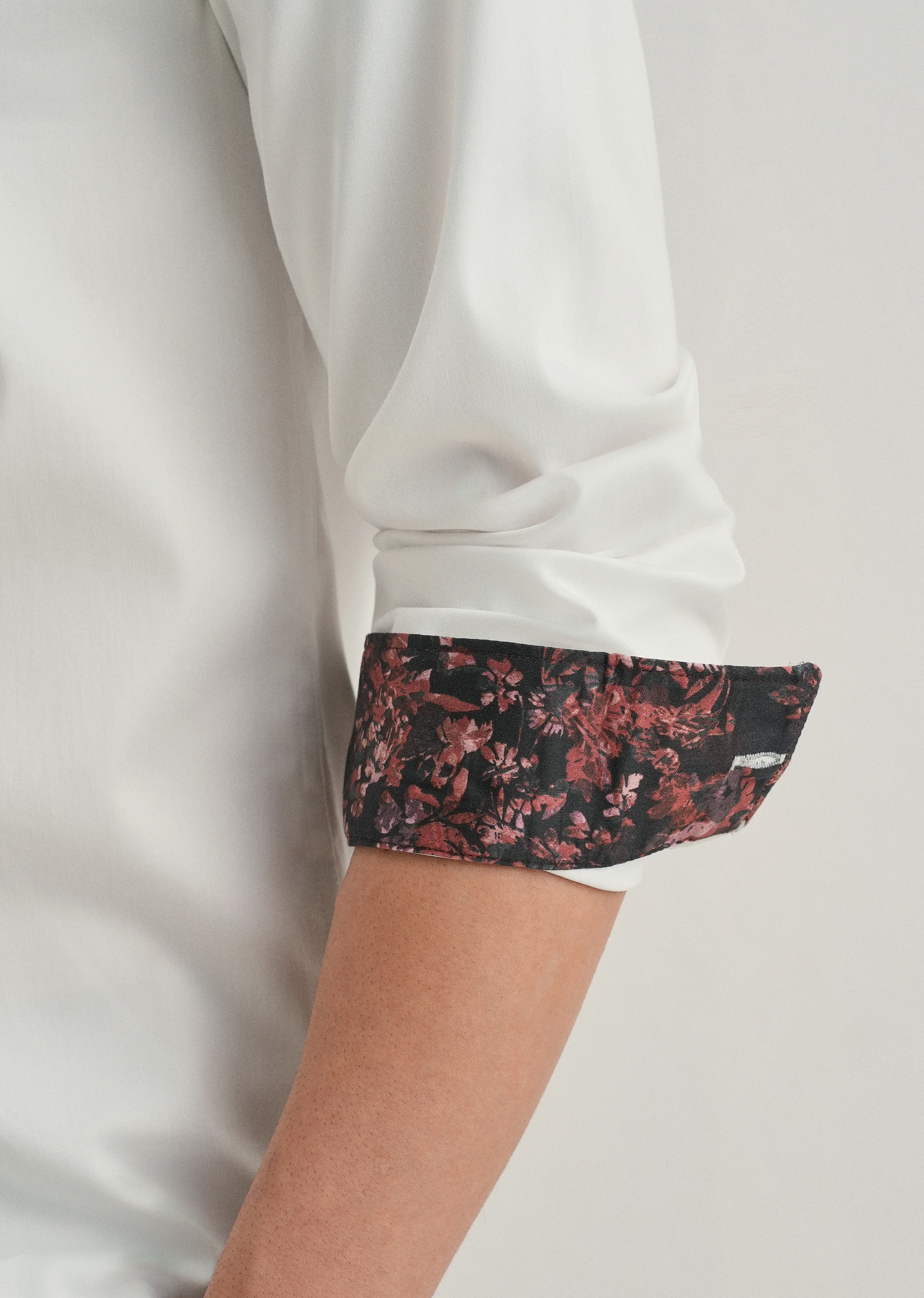 Off White Printed Cuff Shirt - Image 7