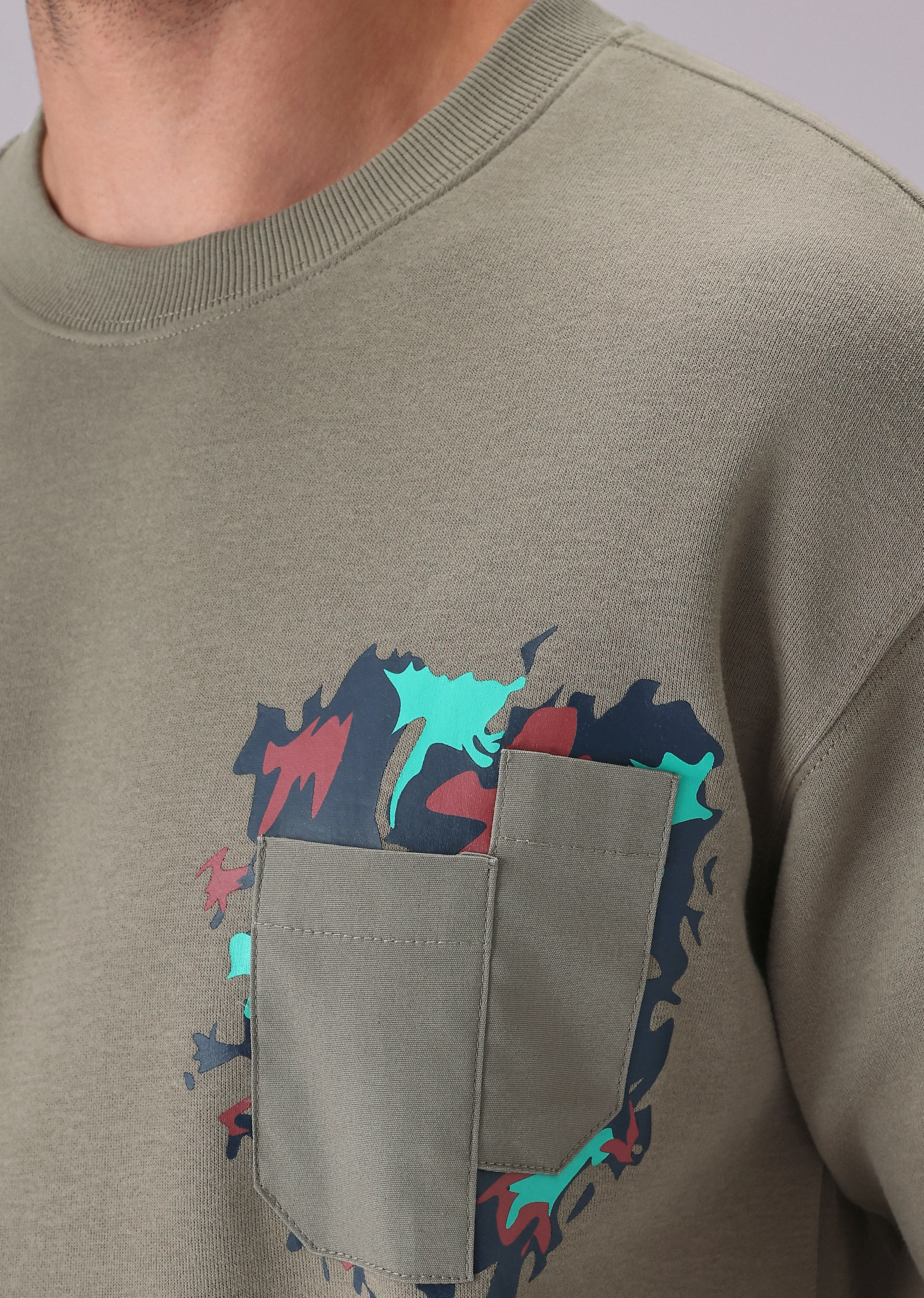Olive Graphic Pocket Sweatshirt - Image 5