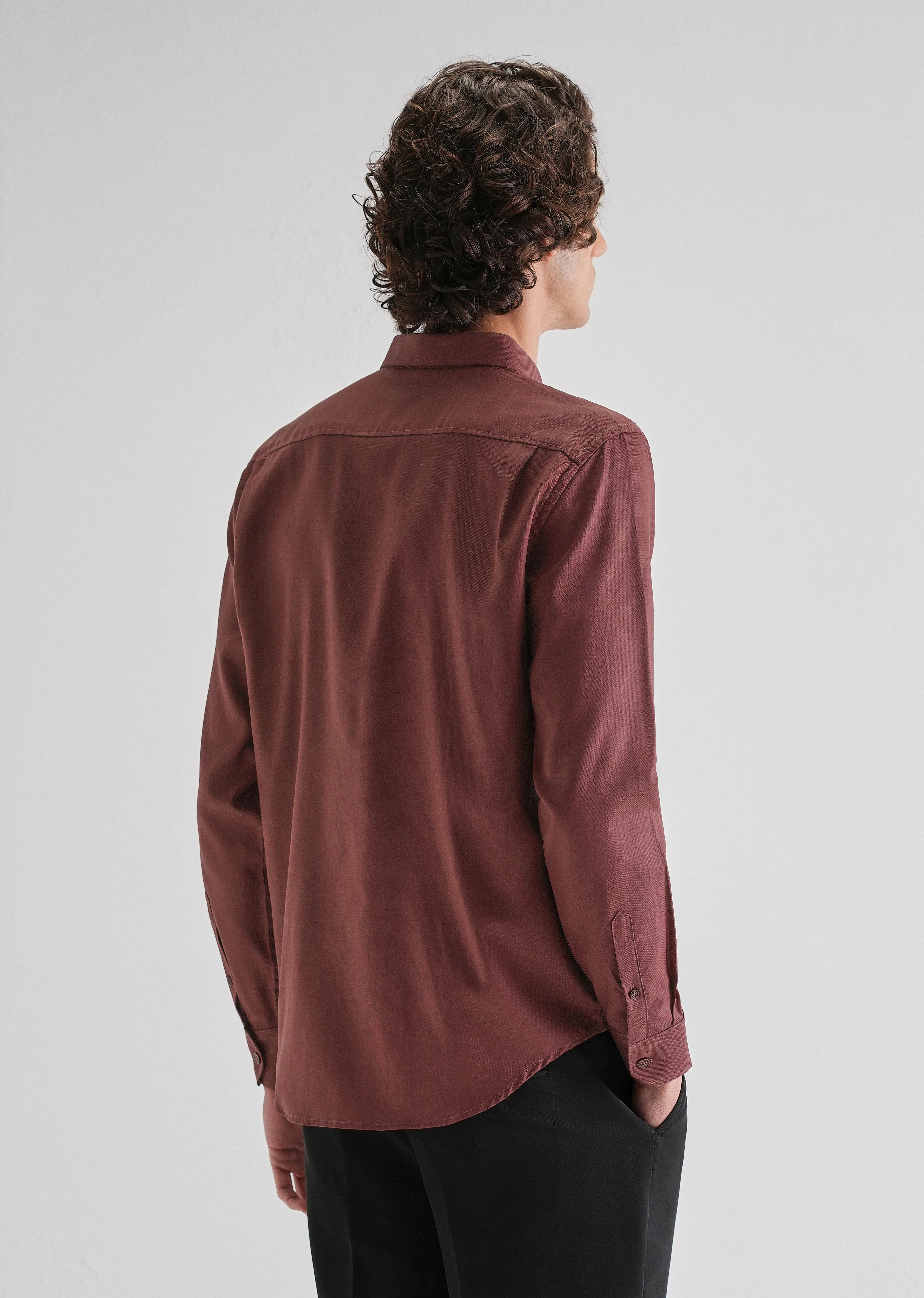 Red Ochre Plain Blended Cotton Regular Fit Shirt - Image 2